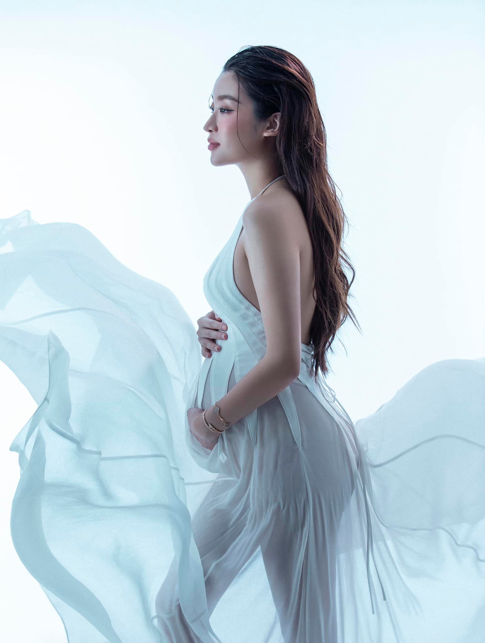 Hoa hậu Đỗ Mỹ Linh lần đầu đăng ảnh mang thai con đầu lòng nhân dịp 7 năm đăng quang - Ảnh 6.