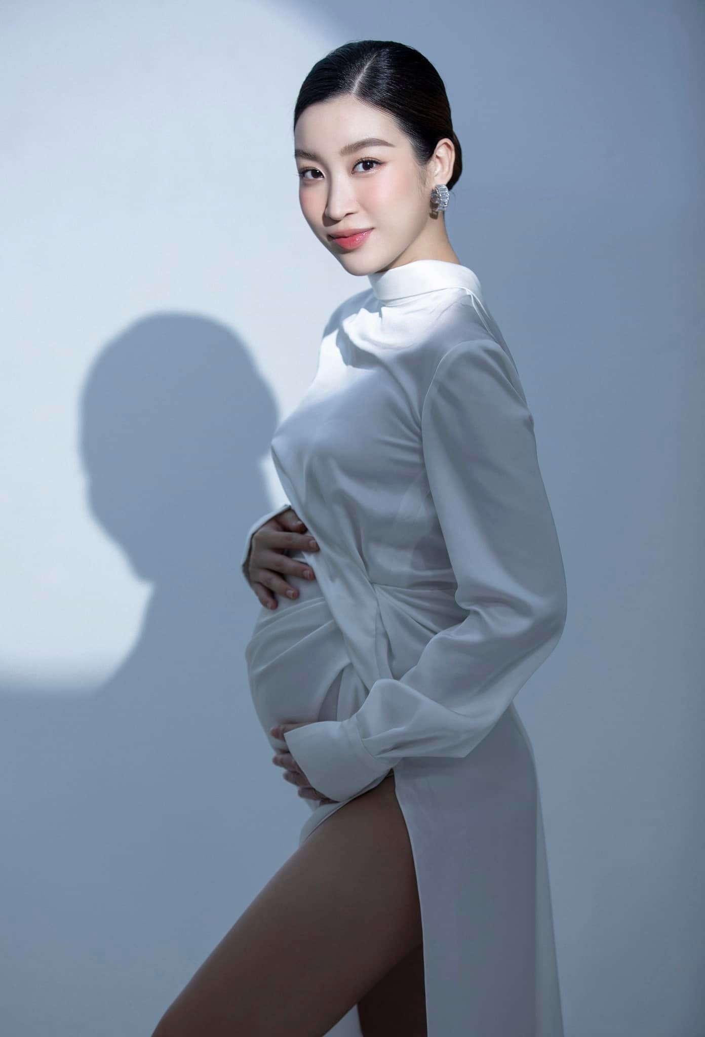 Hoa hậu Đỗ Mỹ Linh lần đầu đăng ảnh mang thai con đầu lòng nhân dịp 7 năm đăng quang - Ảnh 3.