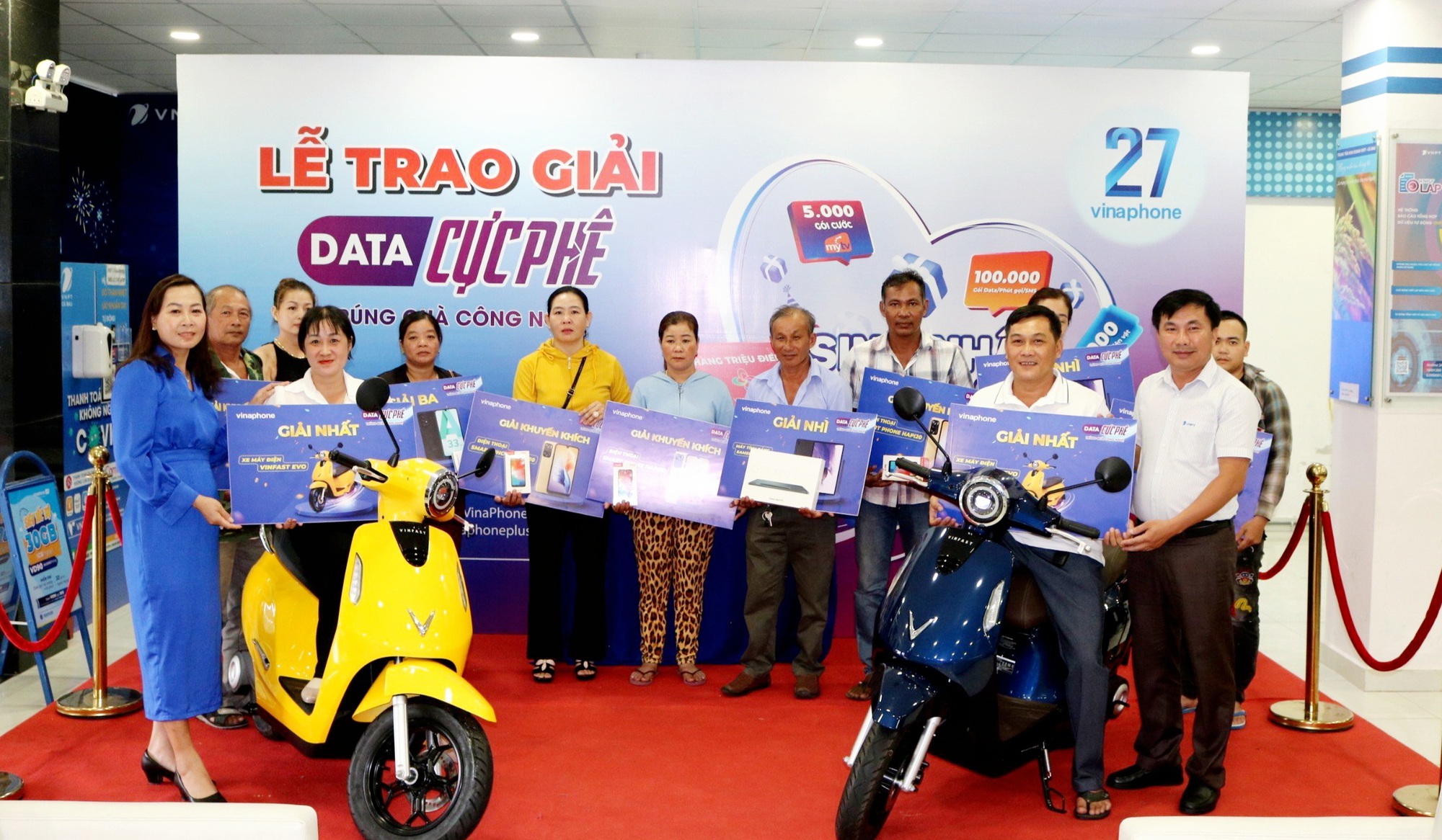 Vinaphone trao thưởng hơn 2 tỷ đồng chương trình khuyến mại “data cực phê – trúng quà công nghệ”  - Ảnh 1.