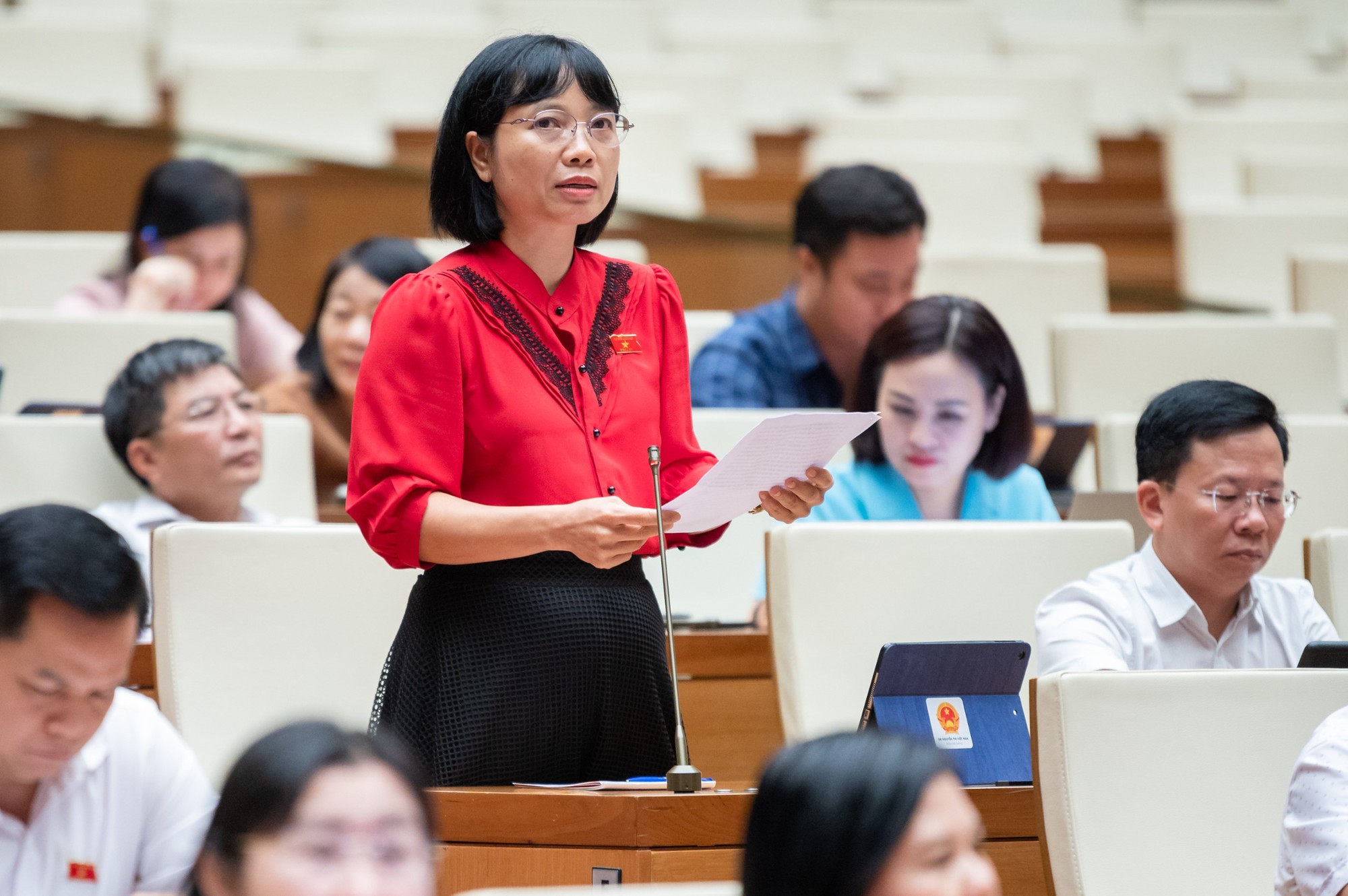 Đại biểu Quốc hội băn khoăn về chế độ bồi dưỡng &quot;rất cao&quot; cho lực lượng an ninh cơ sở - Ảnh 3.