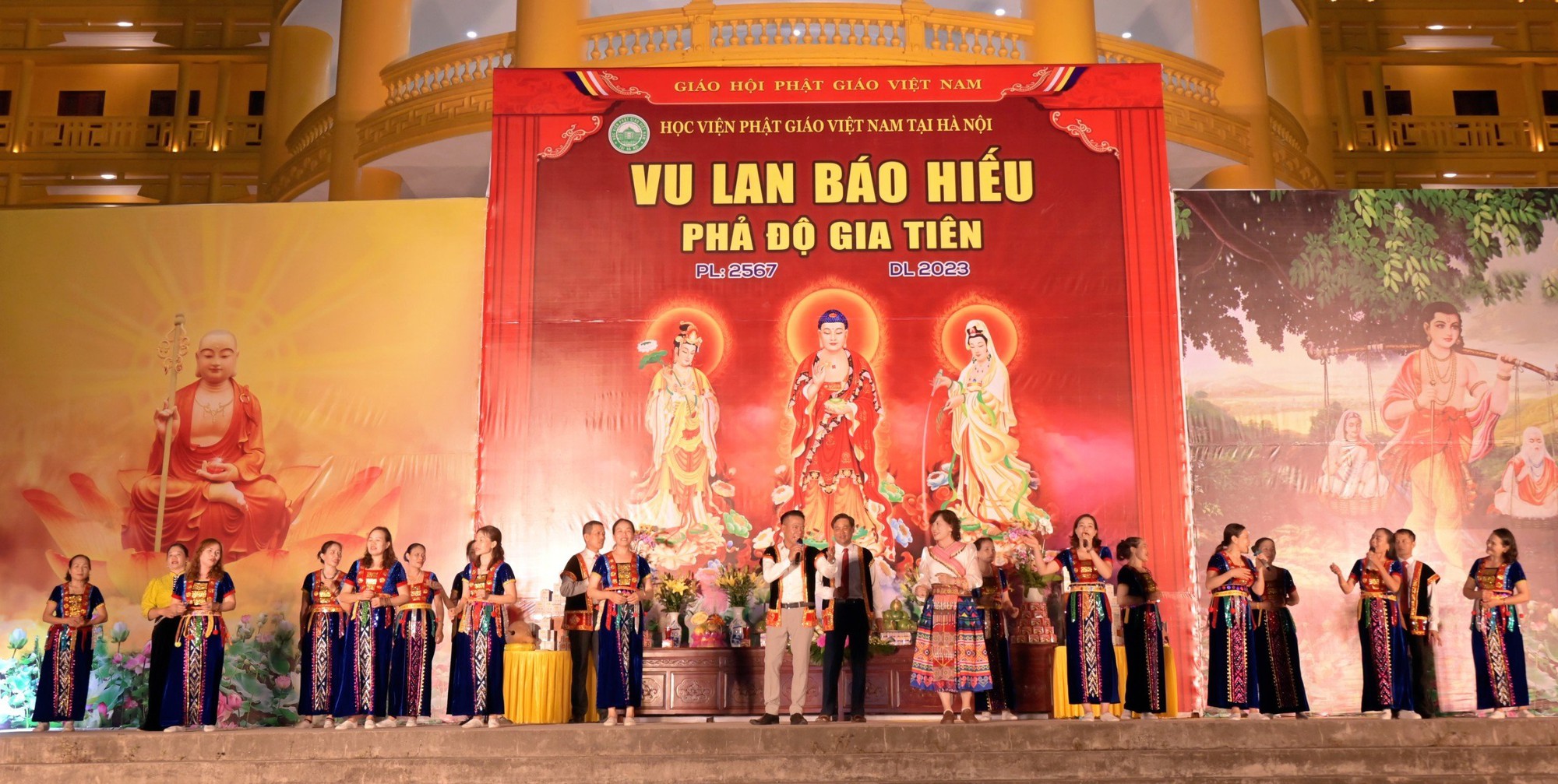 Đại lễ Vu Lan đầy xúc động tại ngôi trường có nhiều nhà sư theo học nhất Việt Nam - Ảnh 4.