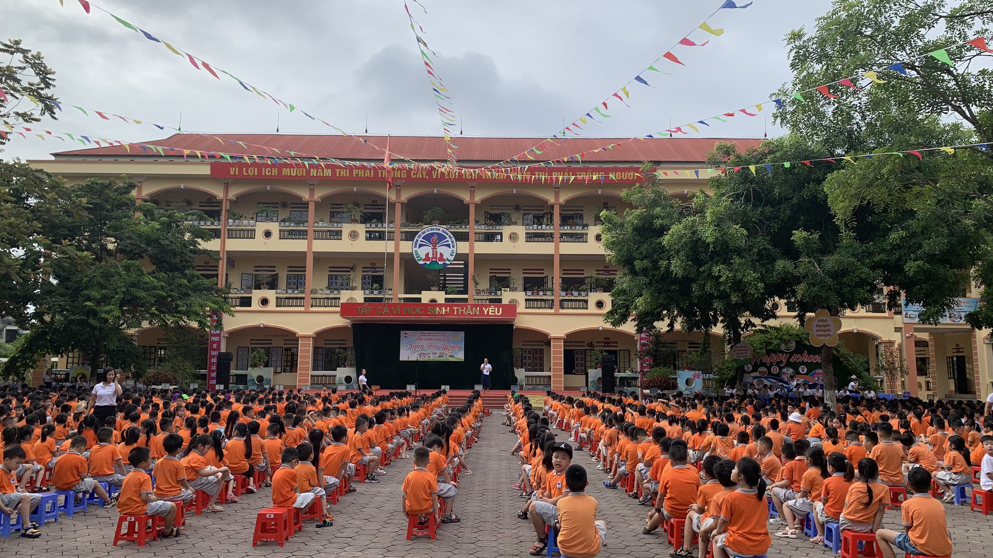 Hàng trăm nghìn học sinh Lào Cai tựu trường - Ảnh 6.
