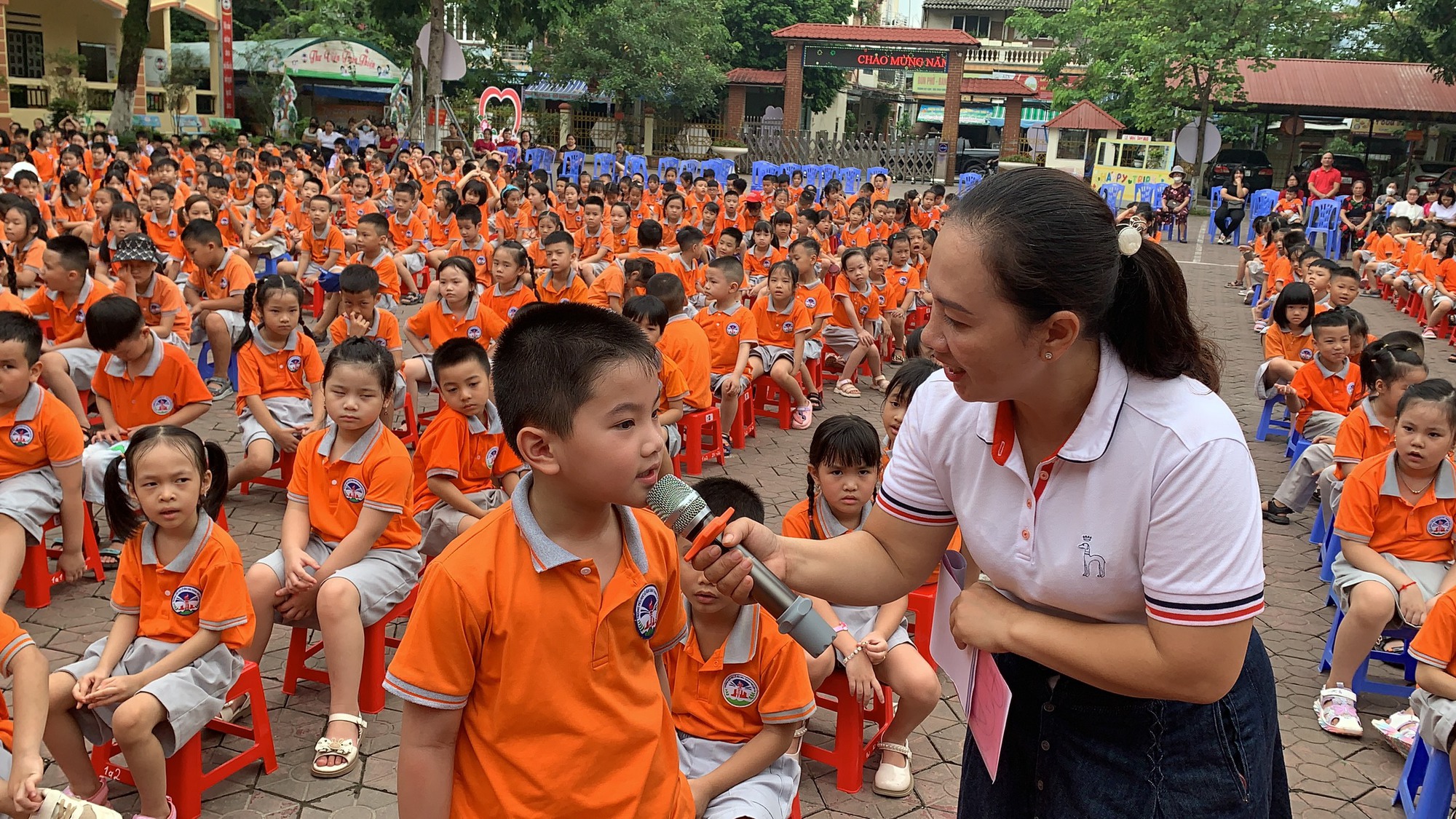 Hàng trăm nghìn học sinh Lào Cai tựu trường - Ảnh 8.