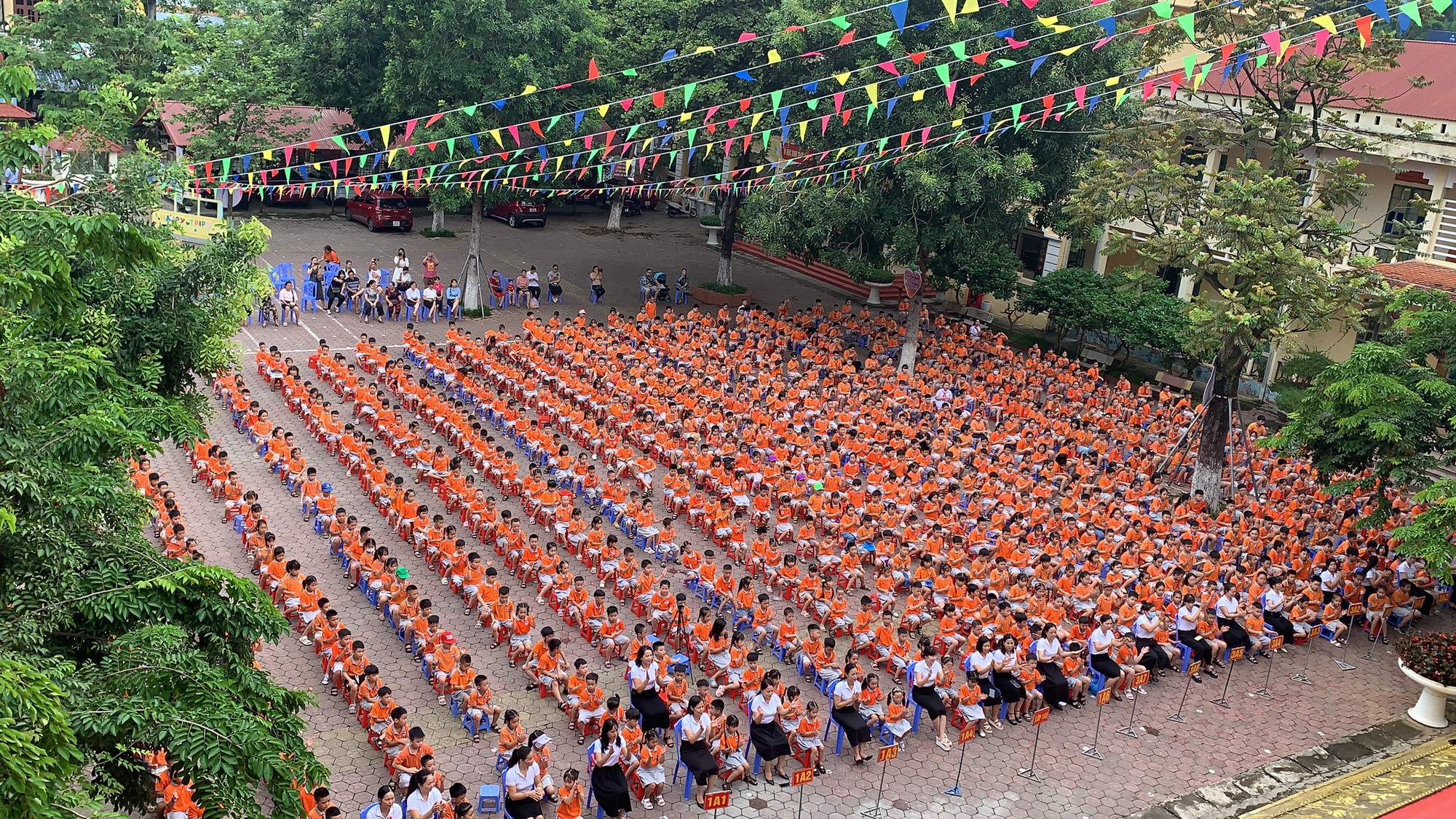 Hàng trăm nghìn học sinh Lào Cai tựu trường - Ảnh 4.