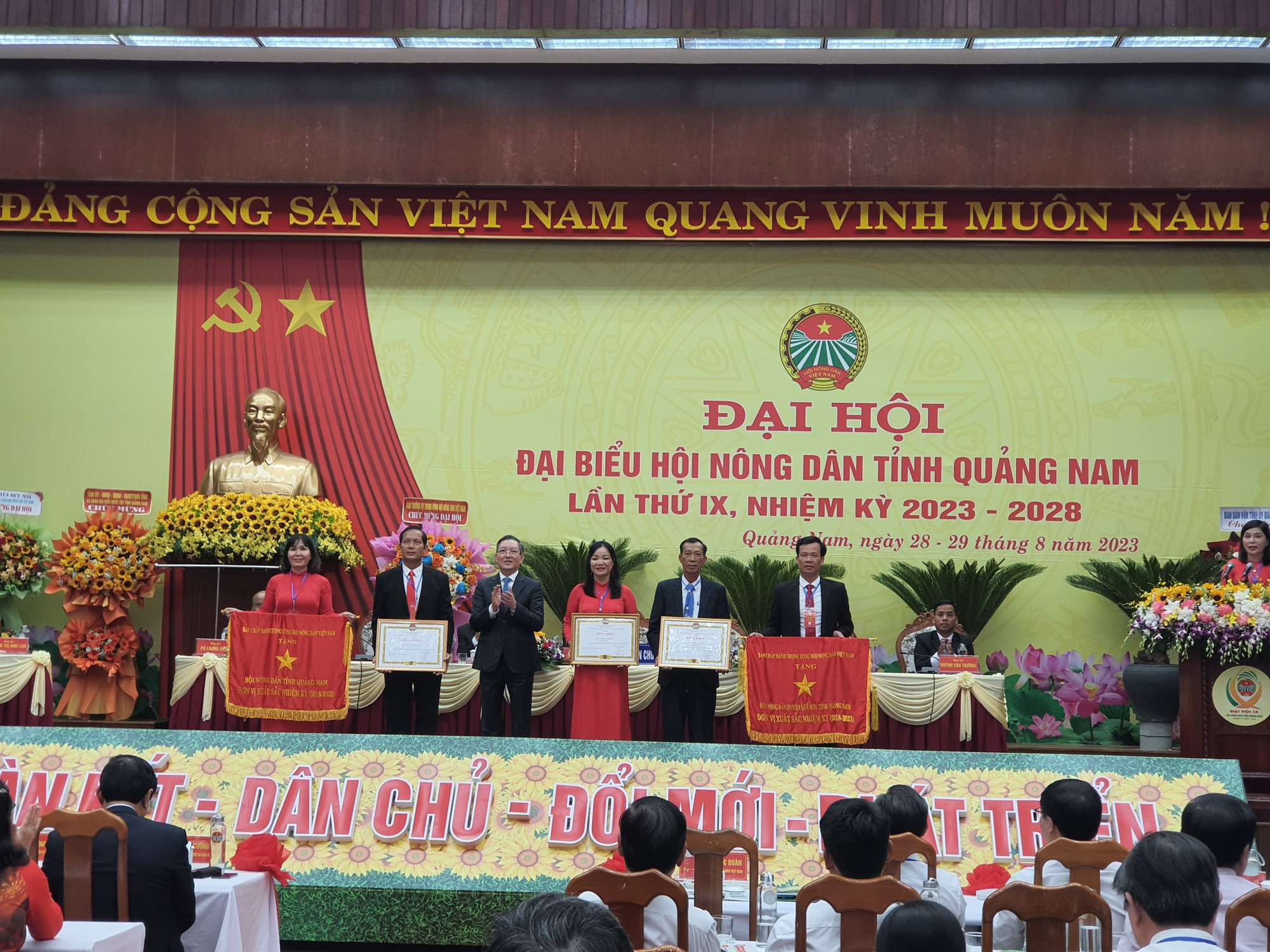 Chủ tịch BCH TƯ Hội NDVN Lương Quốc Đoàn: Hội Nông dân Quảng Nam đã củng cố và nâng cao vị thế   - Ảnh 6.