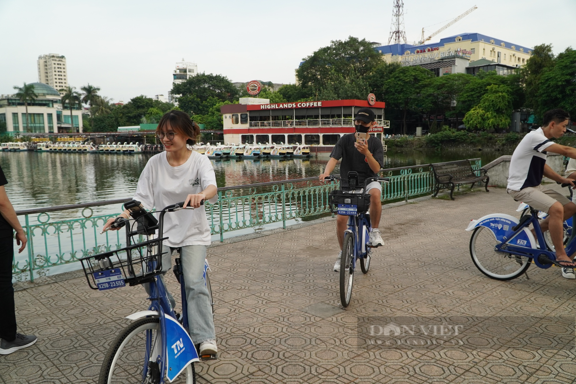 Trải nghiệm dịch vụ xe đạp công cộng, thú vui mới của người Hà Nội - Ảnh 7.