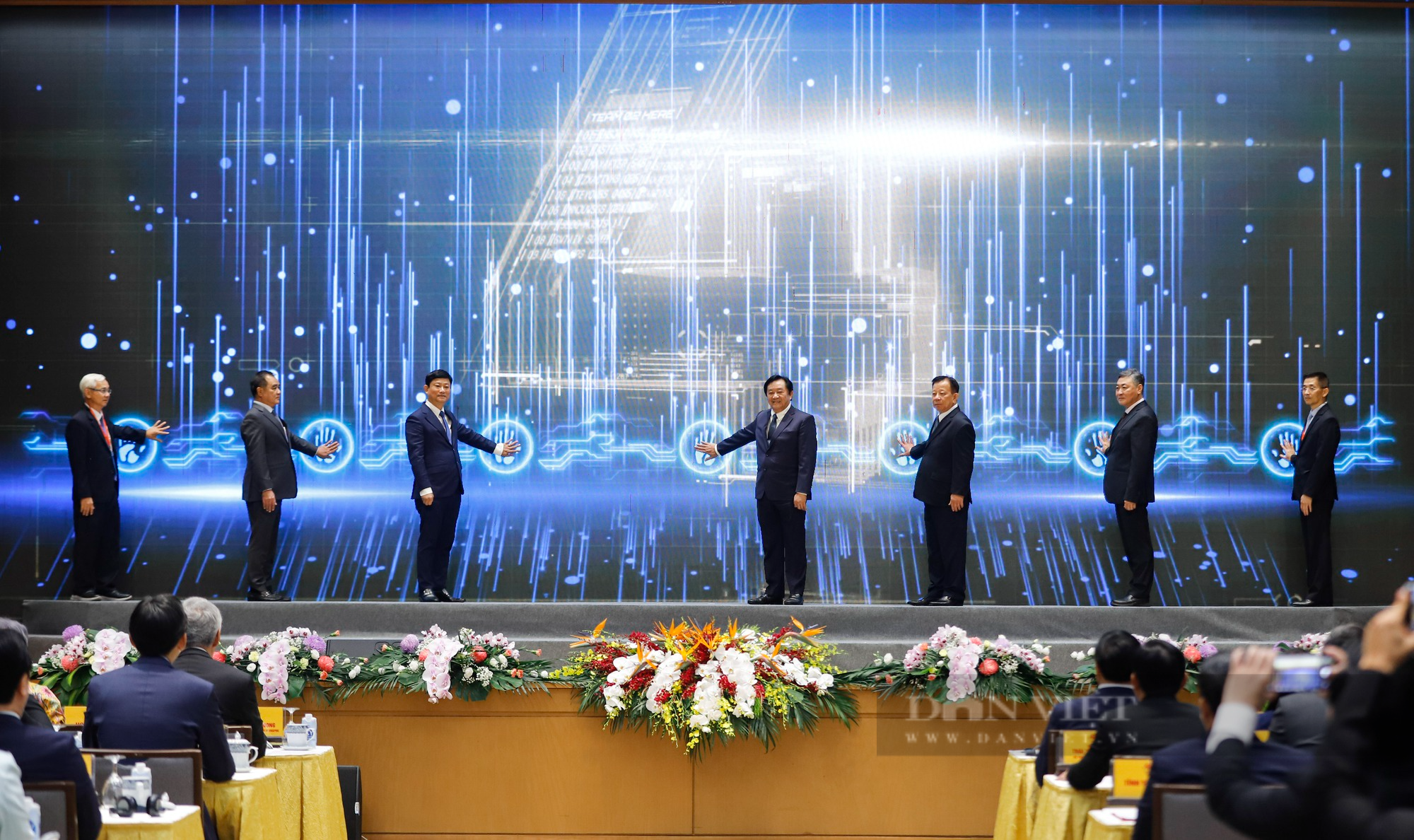 Thủ tướng Phạm Minh Chính và Thủ tướng Lý Hiển Long dự hội nghị thúc đẩy các dự án hợp tác Việt Nam-Singapore - Ảnh 10.