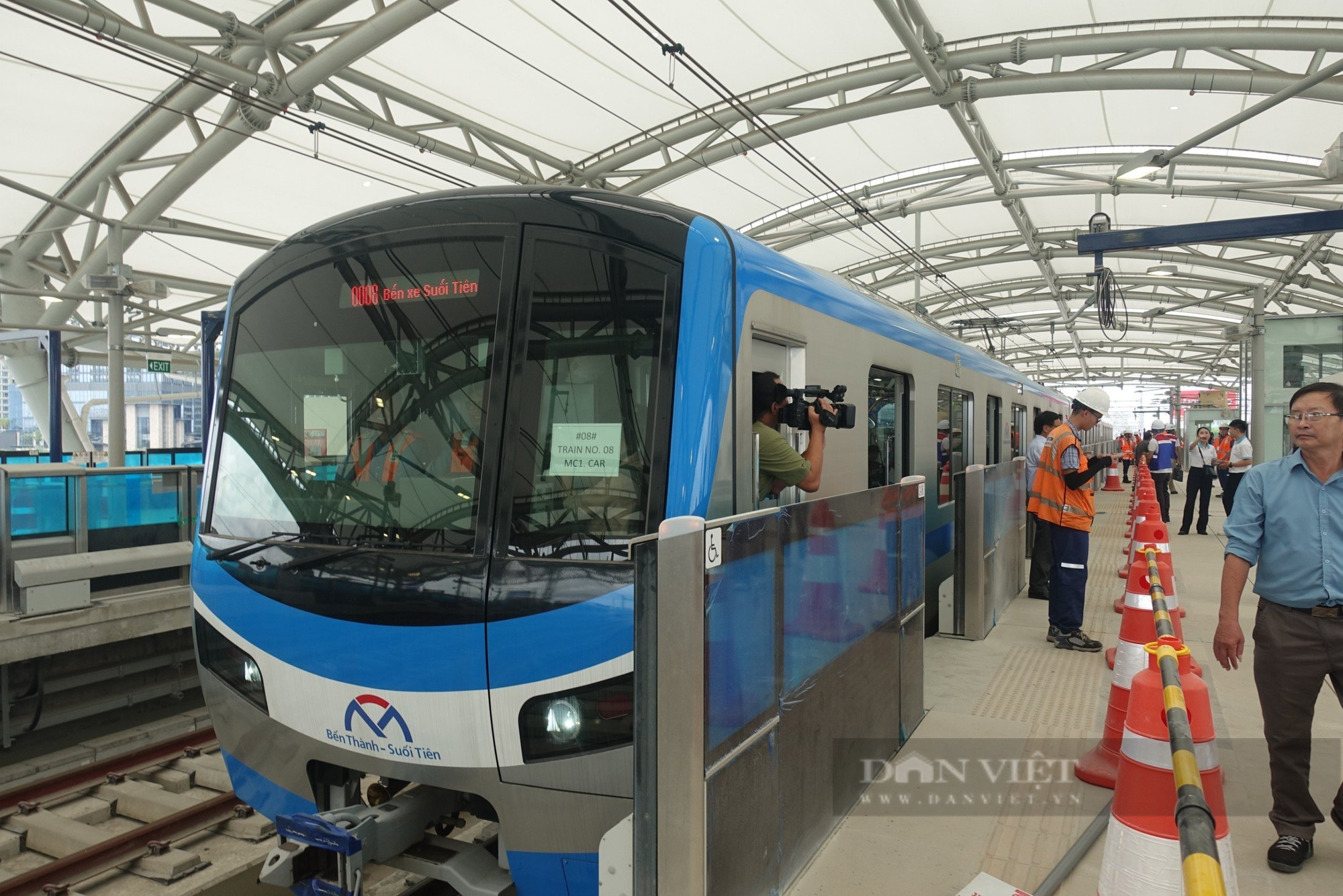 Chiêm ngưỡng đoàn tàu Metro Bến Thành - Suối Tiên chạy thử nghiệm toàn tuyến - Ảnh 3.