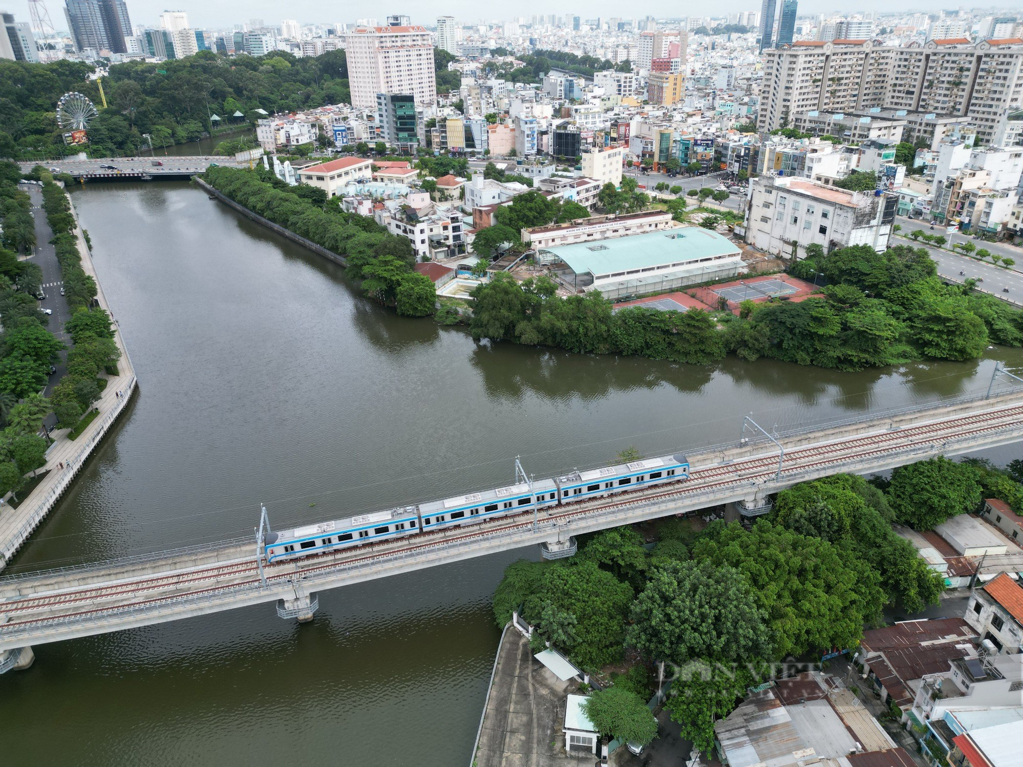 Chiêm ngưỡng đoàn tàu Metro Bến Thành - Suối Tiên chạy thử nghiệm toàn tuyến - Ảnh 9.