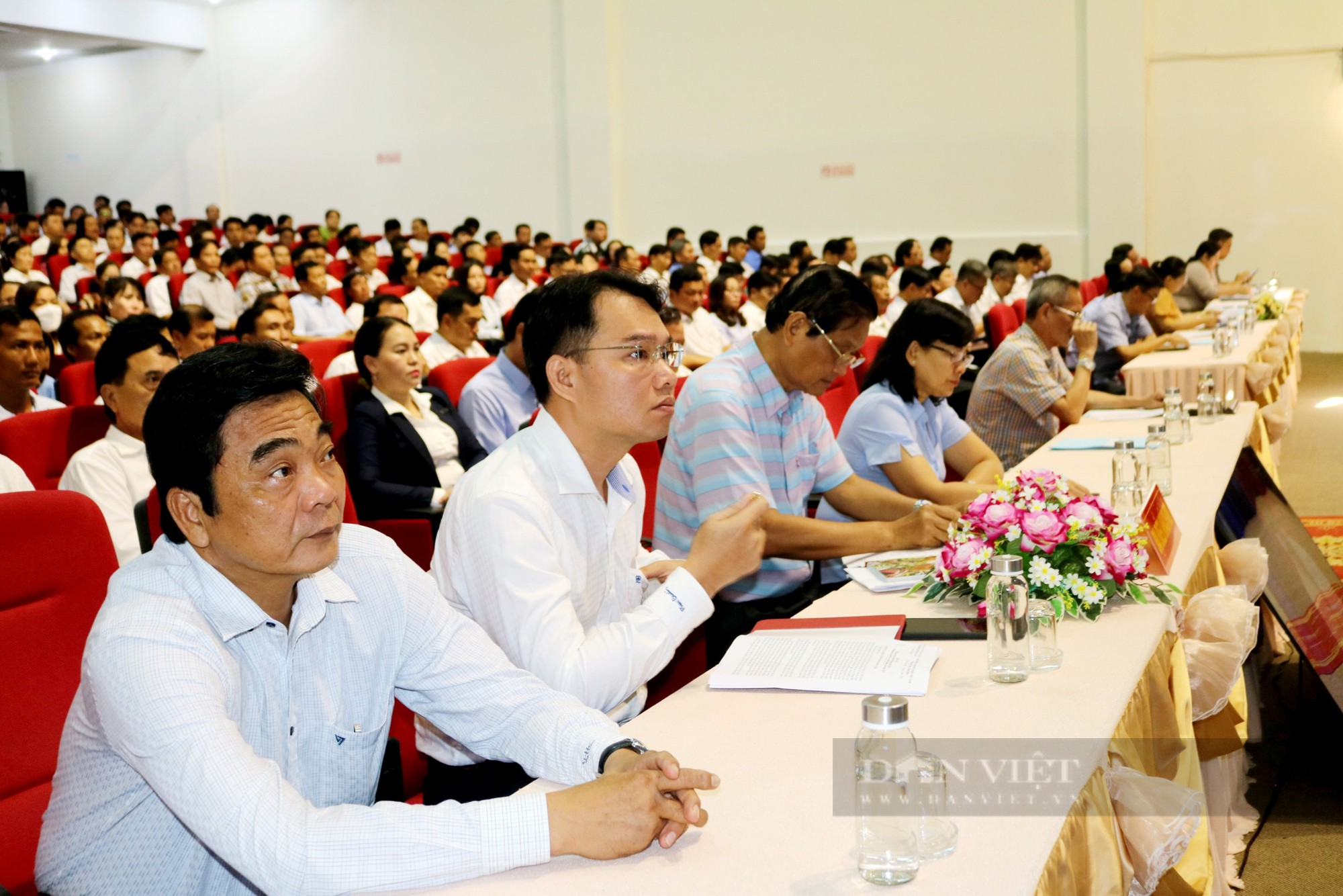 Chủ tịch UBND tỉnh Bạc Liêu Phạm Văn Thiều đối thoại với nông dân - Ảnh 2.