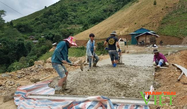 Điện Biên Đông: Huy động các nguồn lực xây dựng nông thôn mới - Ảnh 2.