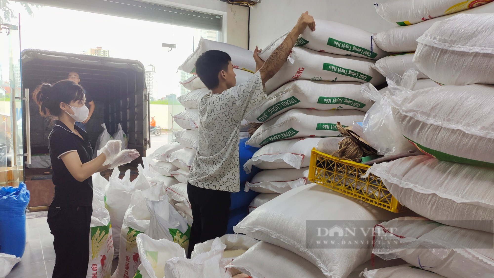 Giá gạo xuất khẩu tăng nhanh lên gần 650 USD/tấn, doanh nghiệp khó chốt đơn hàng cuối năm - Ảnh 2.