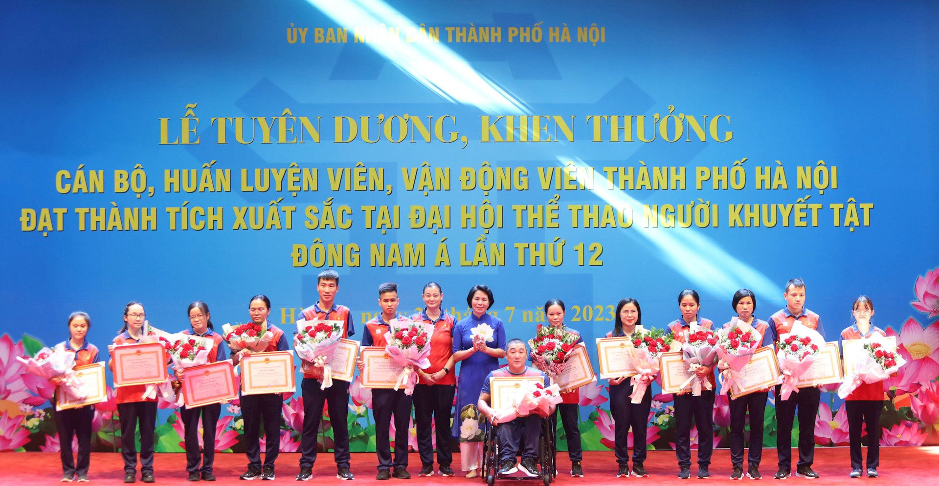 Hà Nội tuyên dương, khen thưởng VĐV, HLV người khuyết tật đạt thành tích xuất sắc  - Ảnh 3.