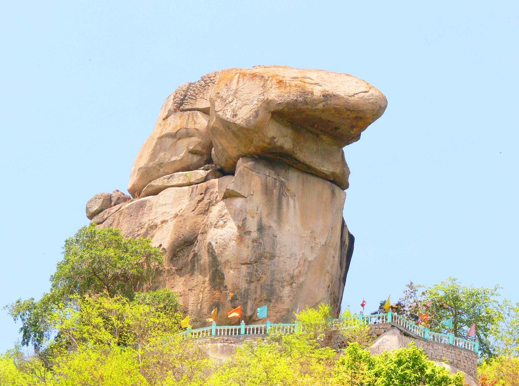 Vùng núi nổi tiếng ở An Giang chồng chất hòn đá, tảng đá hình thù kỳ dị, nhiều người leo lên xem - Ảnh 7.
