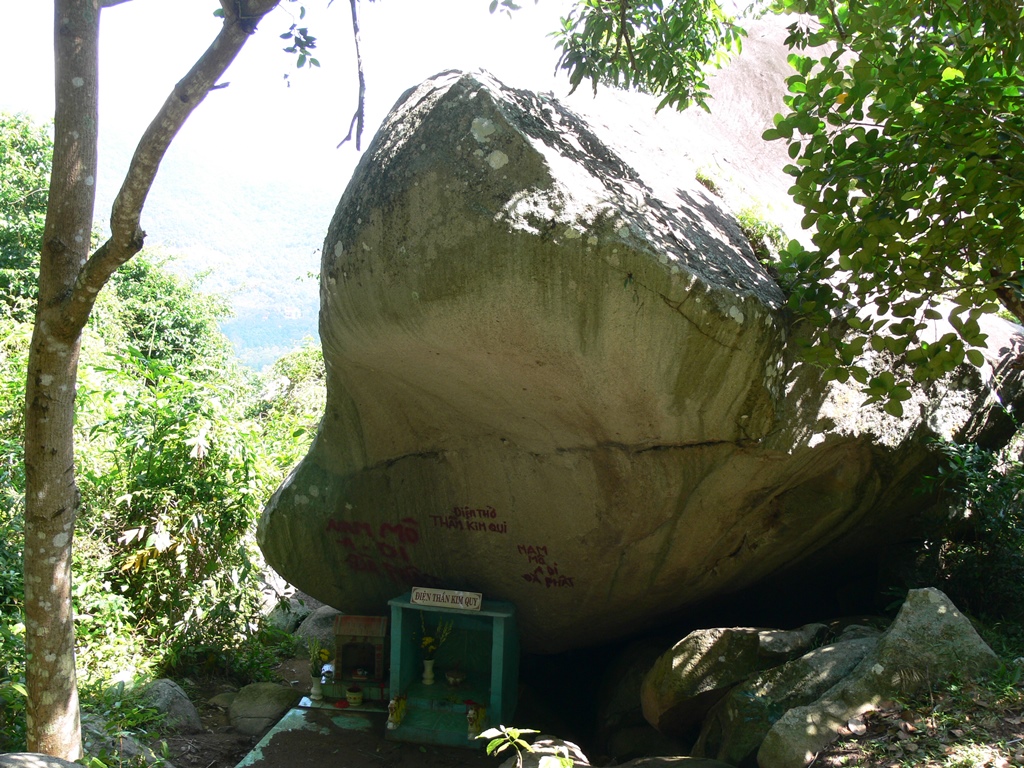 Vùng núi nổi tiếng ở An Giang chồng chất hòn đá, tảng đá hình thù kỳ dị, nhiều người leo lên xem - Ảnh 13.