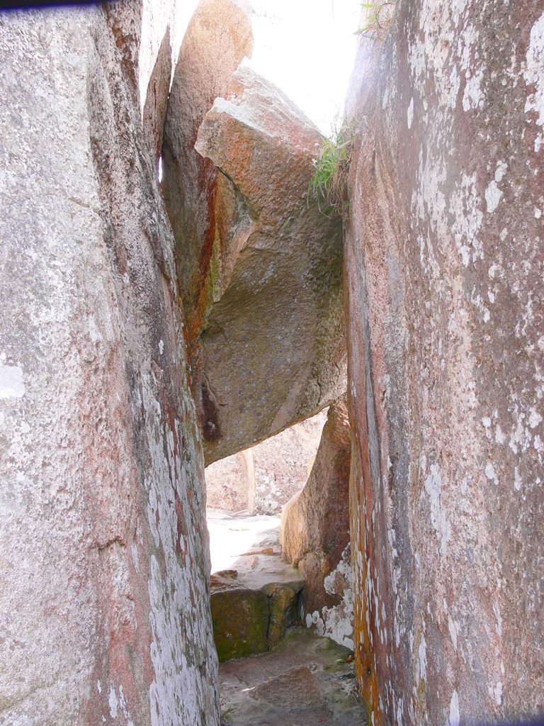 Vùng núi nổi tiếng ở An Giang chồng chất hòn đá, tảng đá hình thù kỳ dị, nhiều người leo lên xem - Ảnh 26.