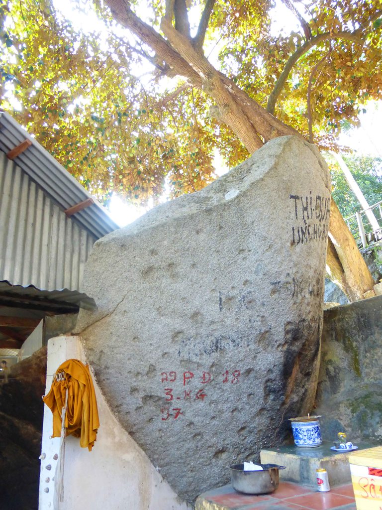Vùng núi nổi tiếng ở An Giang chồng chất hòn đá, tảng đá hình thù kỳ dị, nhiều người leo lên xem - Ảnh 32.