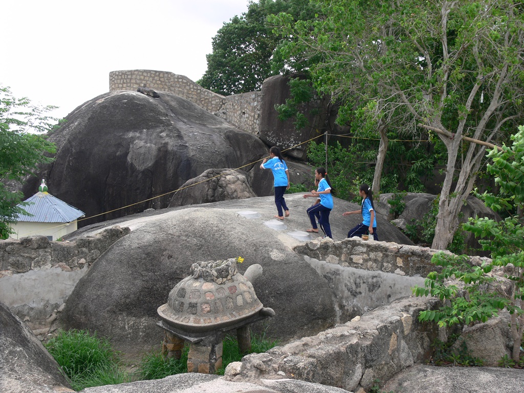 Vùng núi nổi tiếng ở An Giang chồng chất hòn đá, tảng đá hình thù kỳ dị, nhiều người leo lên xem - Ảnh 35.