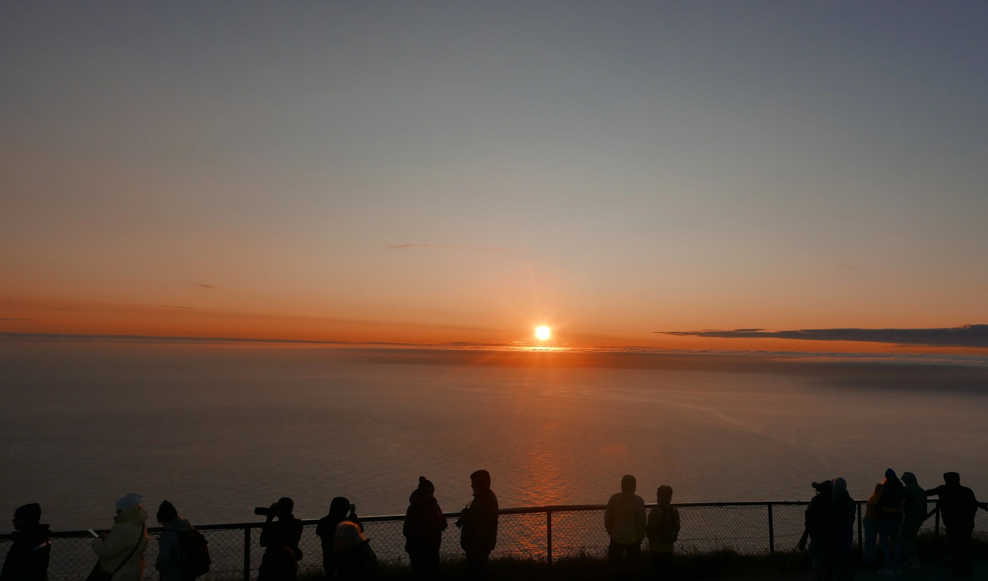 Đi &quot;săn&quot; mặt trời lúc nửa đêm vùng cực bắc Na Uy - Ảnh 5.