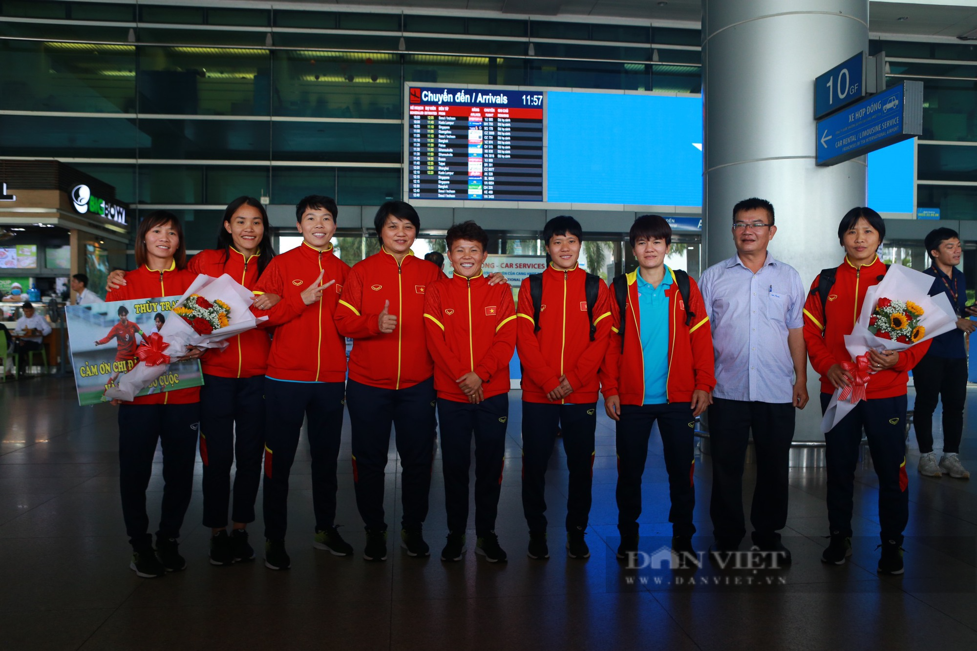 Thủ môn Kim Thanh cùng đồng đội rạng rỡ trở về sau World Cup nữ 2023 - Ảnh 9.