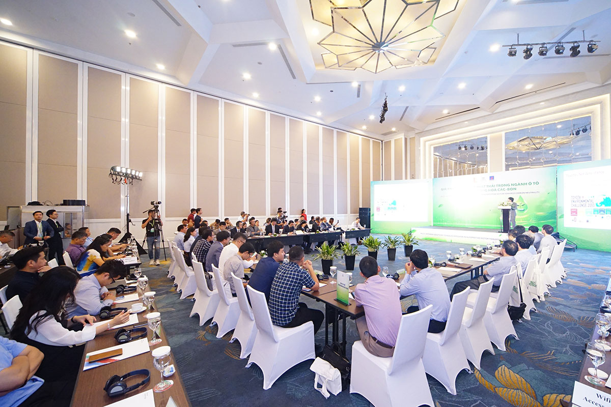 Toyota Việt Nam tổ chức Hội thảo “Giải pháp xanh giảm phát thải trong ngành ô tô hướng tới trung hòa carbon” - Ảnh 1.