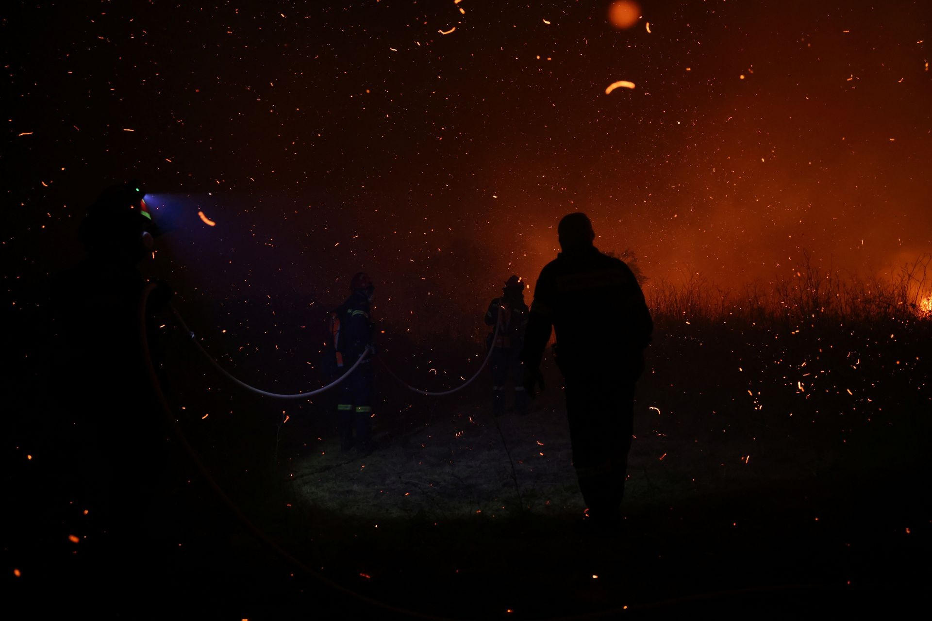 Những hình ảnh biết nói ở Hy Lạp về vụ &quot;cháy rừng lớn nhất EU&quot; - Ảnh 4.