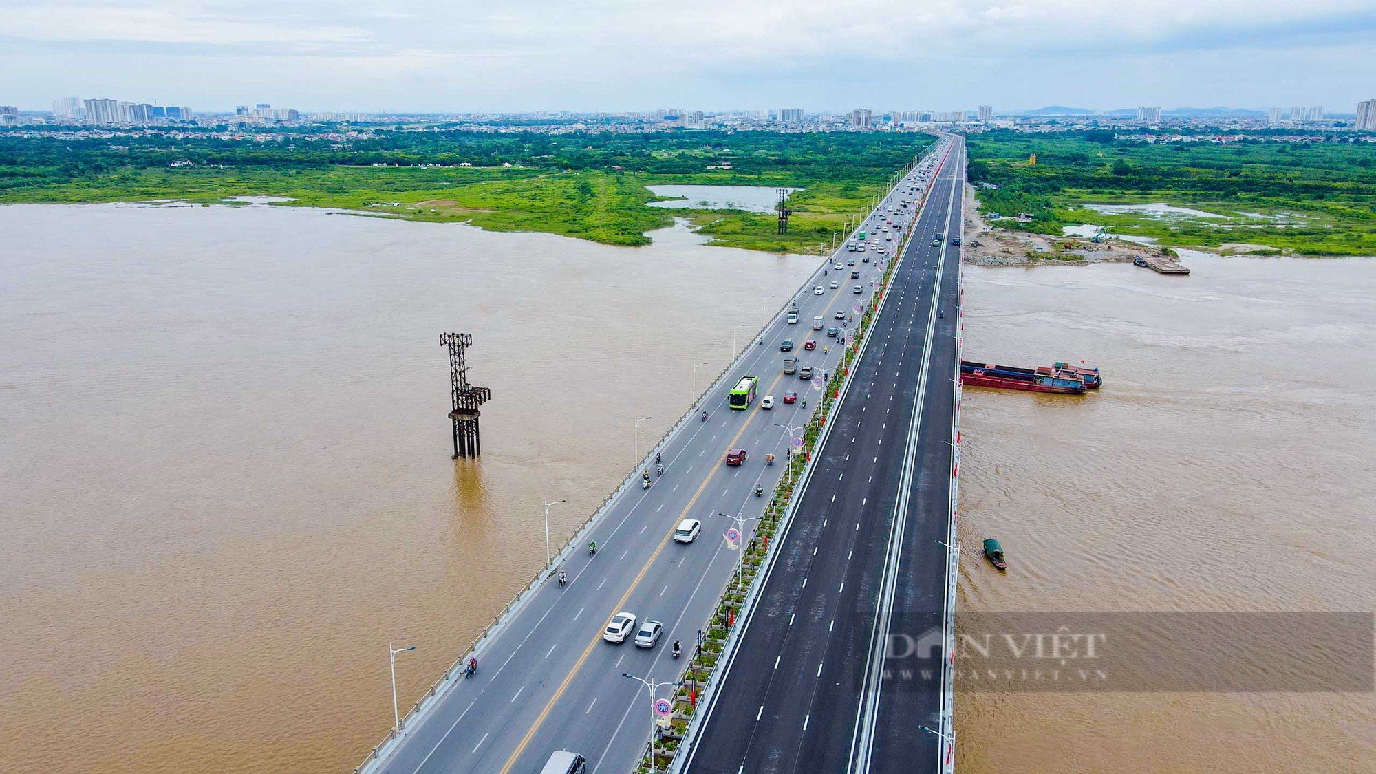 Thủ tướng Chính phủ Phạm Minh Chính tới dự lễ khánh thành cầu Vĩnh Tuy giai đoạn 2 - Ảnh 6.