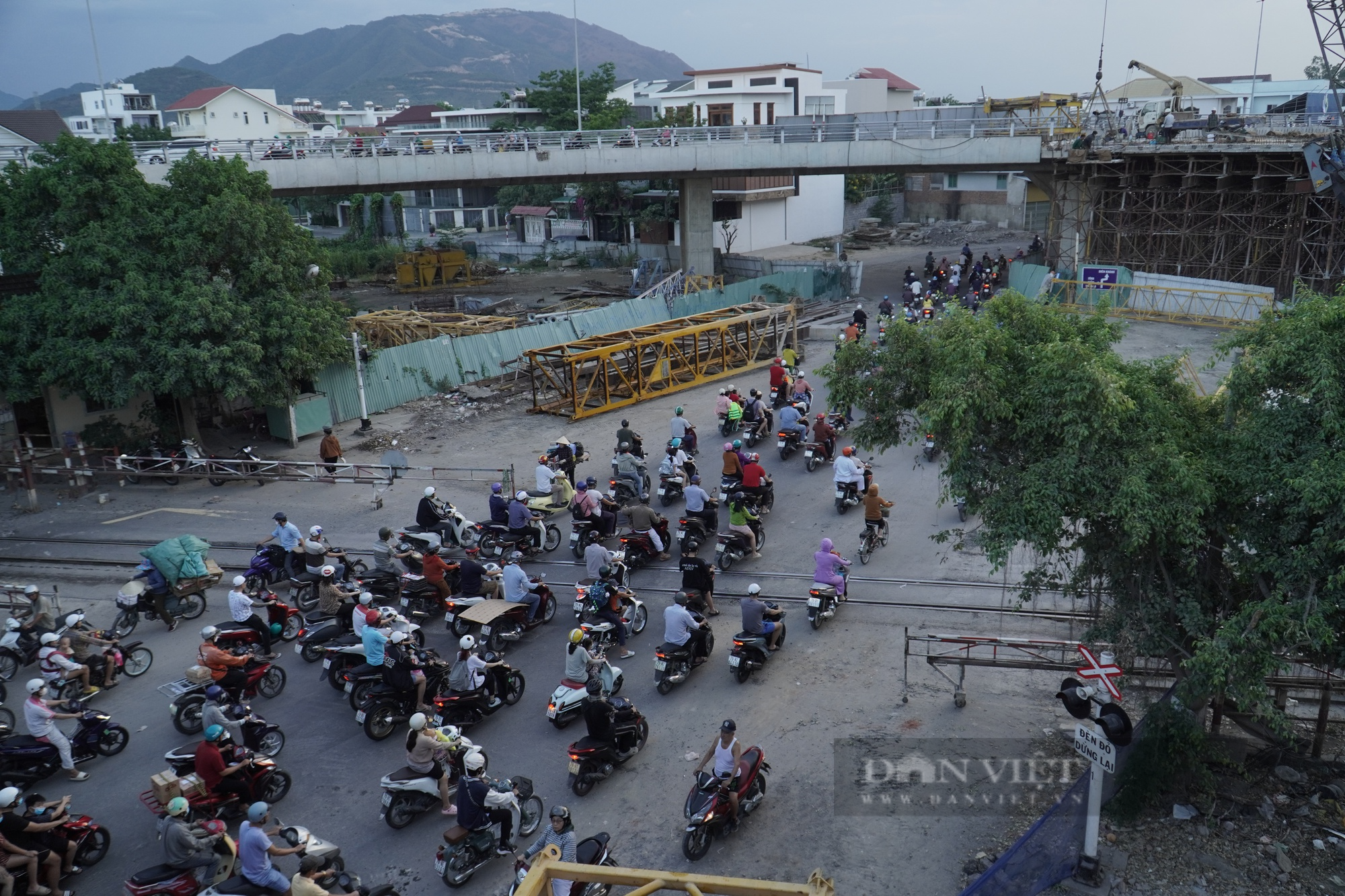 Cận cảnh nút giao thông Ngọc Hội Nha Trang trước ngày thông xe - Ảnh 3.