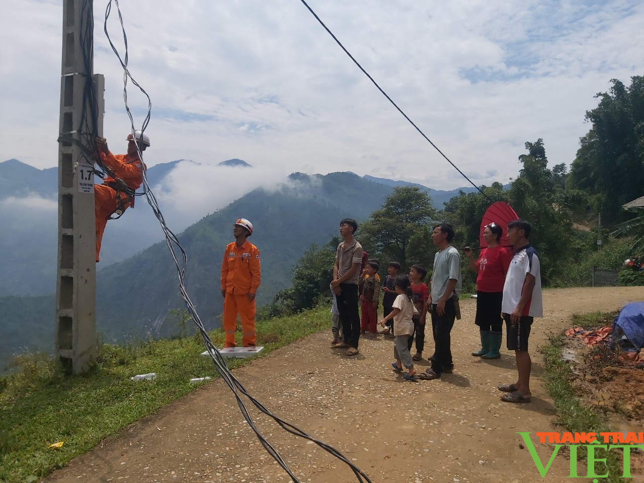 Điện về thắp sáng vùng quê nông thôn Lào Cai - Ảnh 4.