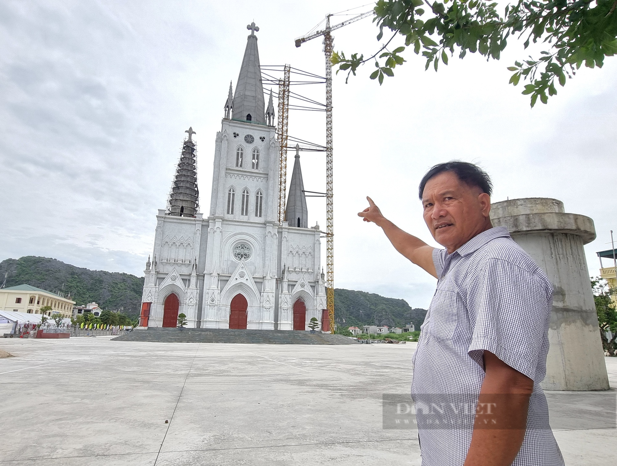 Chiêm ngưỡng nhà thờ giáo xứ Lãng Vân được cho là lớn nhất Việt Nam - Ảnh 2.