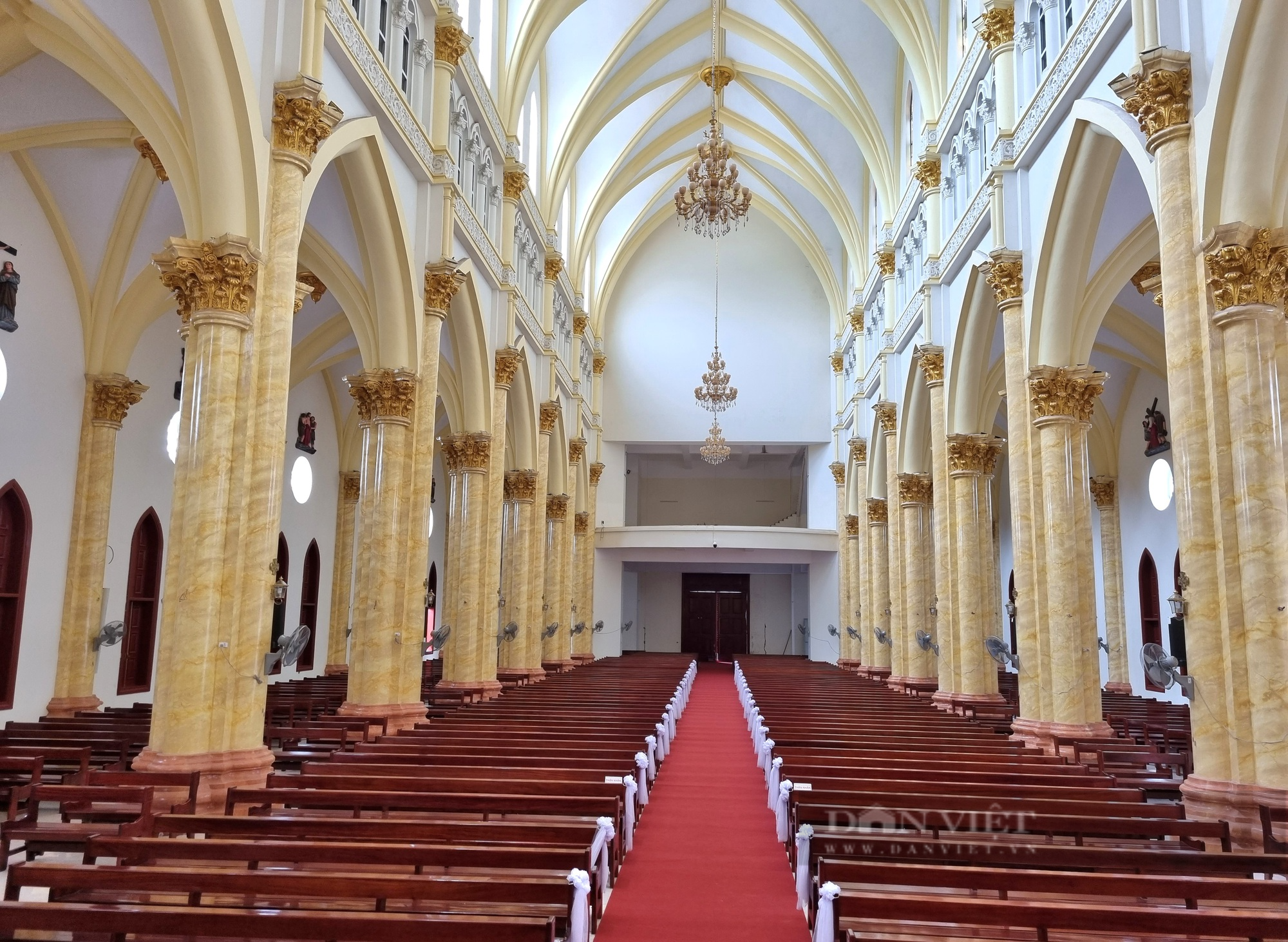 Chiêm ngưỡng nhà thờ giáo xứ Lãng Vân được cho là lớn nhất Việt Nam - Ảnh 6.