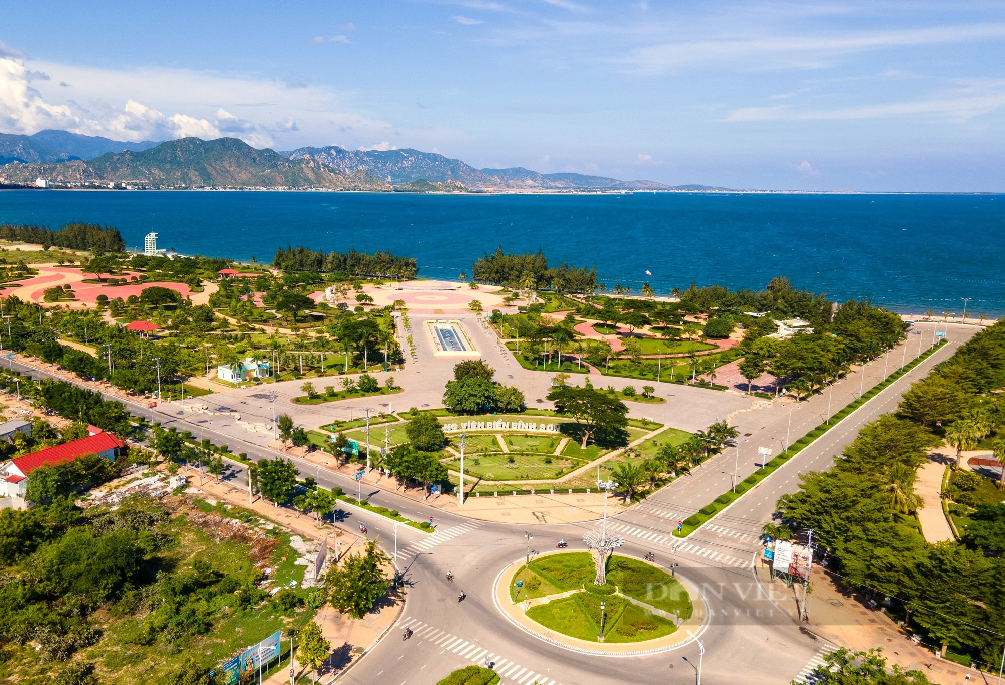 Công viên biển ghi dấu 16 sự kiện lịch sử phát triển của Đảng bộ tỉnh Ninh Thuận - Ảnh 1.