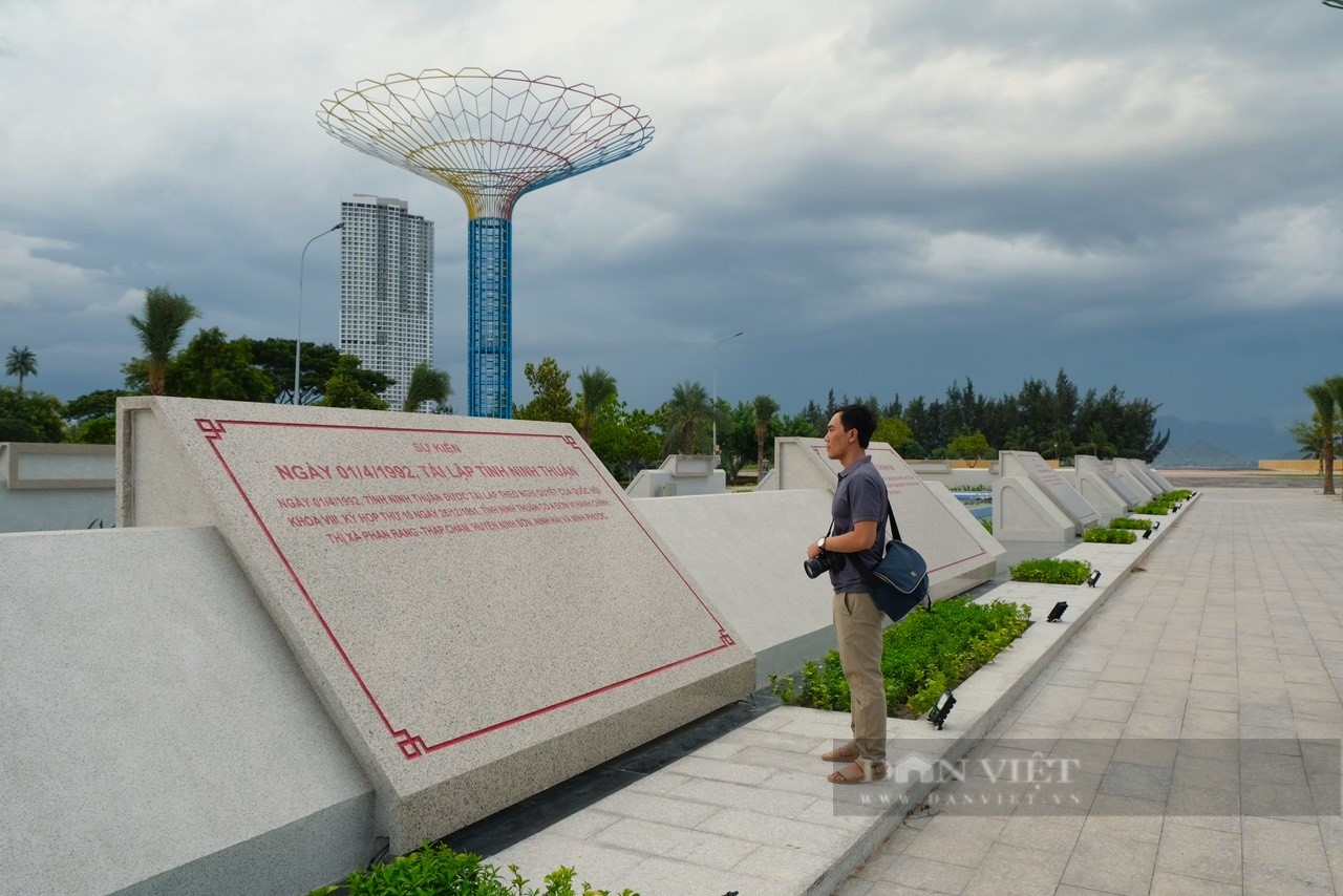 Công viên biển ghi dấu 16 sự kiện lịch sử phát triển của Đảng bộ tỉnh Ninh Thuận - Ảnh 8.