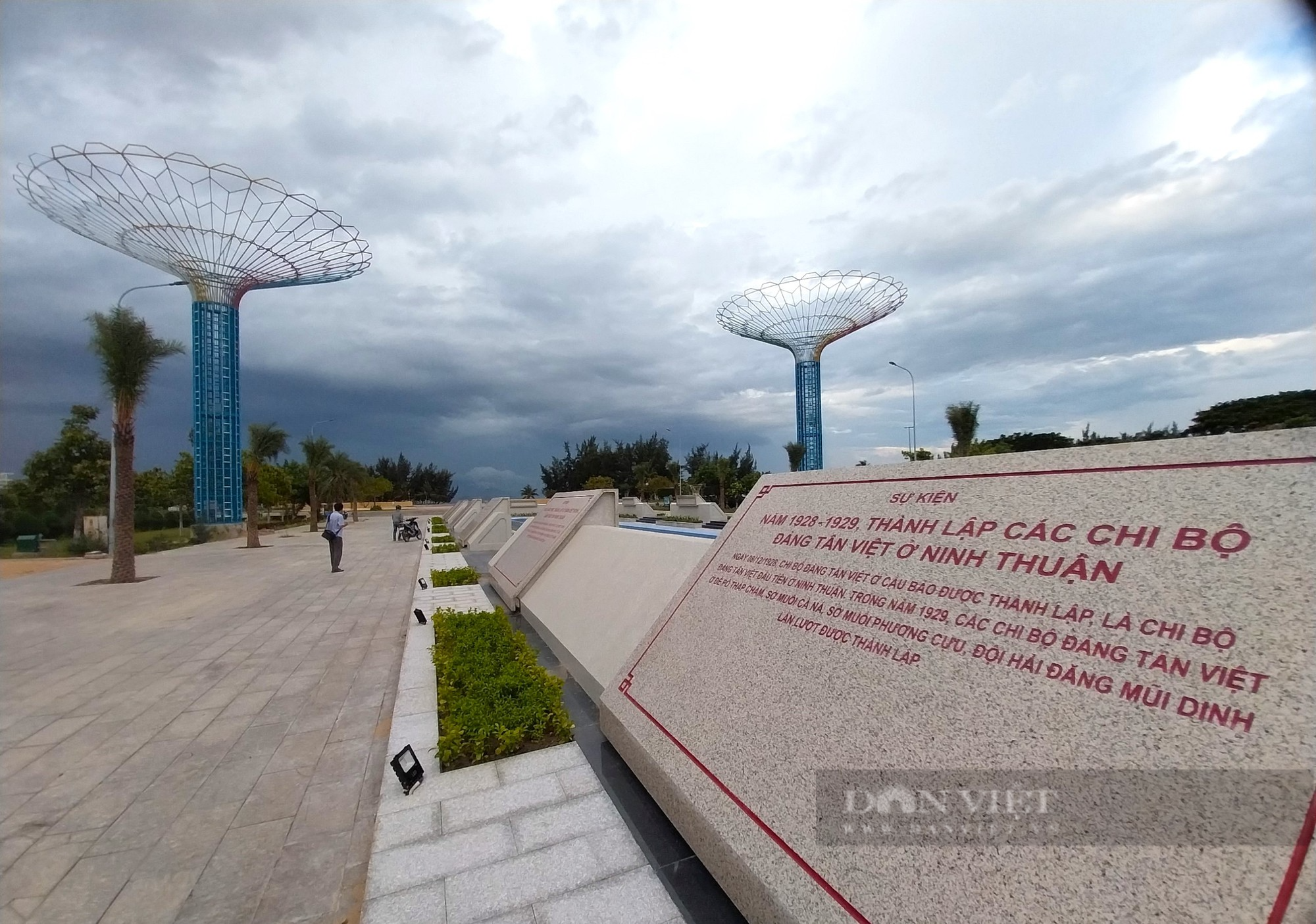 Công viên biển ghi dấu 16 sự kiện lịch sử phát triển của Đảng bộ tỉnh Ninh Thuận - Ảnh 11.