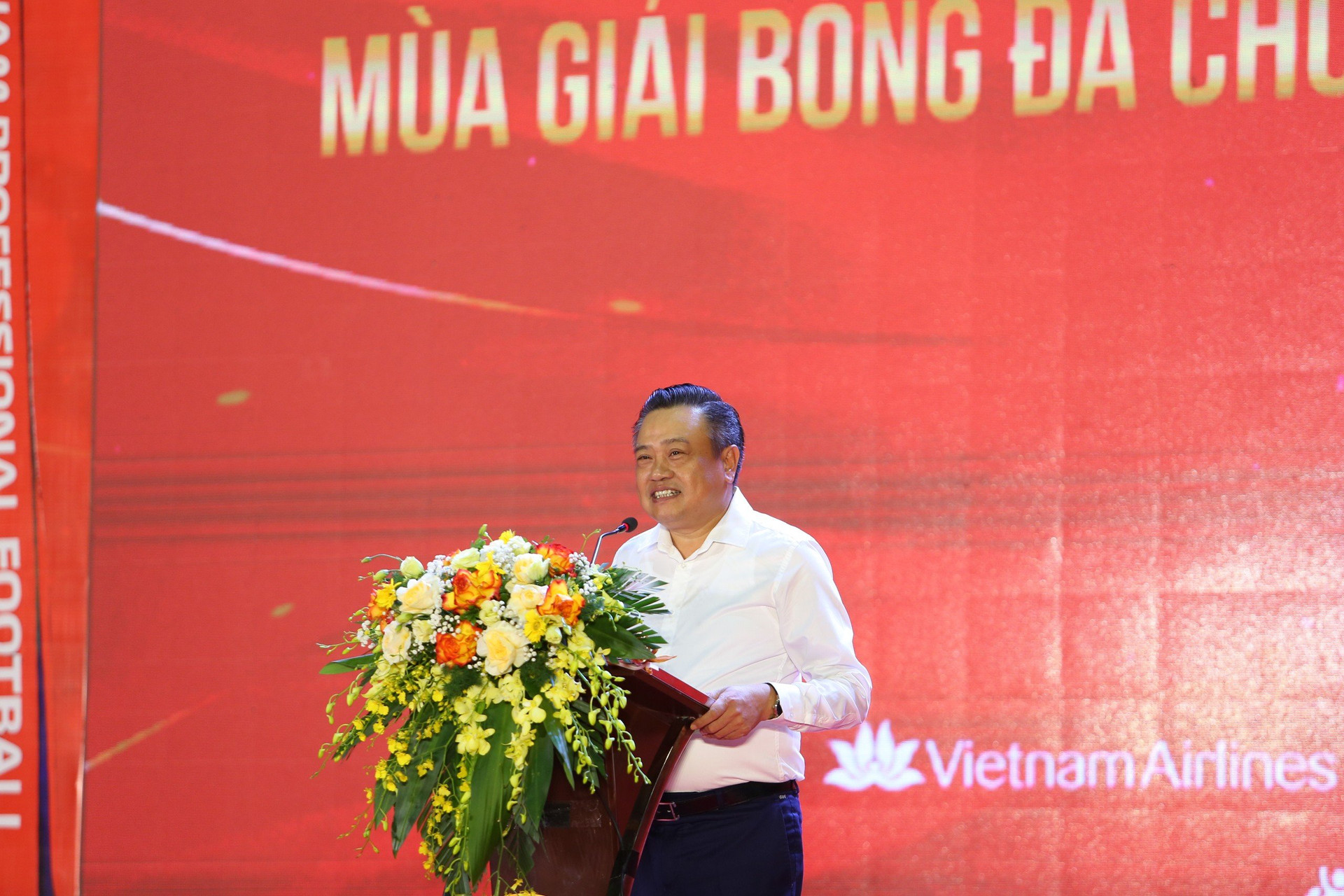 Quang Hải, Filip Nguyễn nhận bằng khen của lãnh đạo CLB Công an Hà Nội - Ảnh 1.