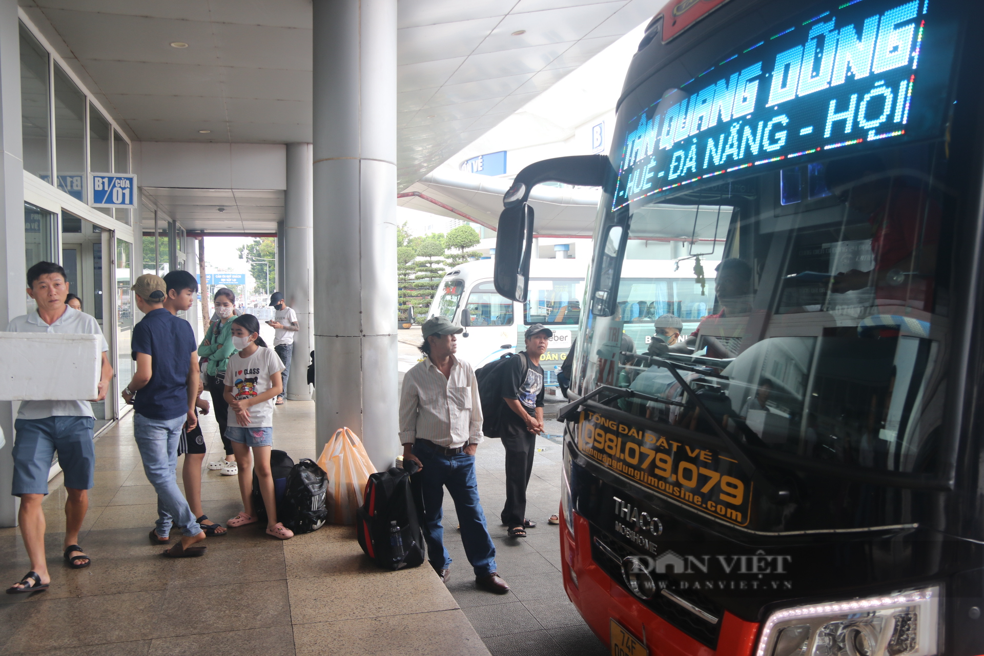 Hàng trăm lượt xe xuất bến, nhà xe Đà Nẵng tăng cường phục vụ hành khách dịp lễ - Ảnh 1.