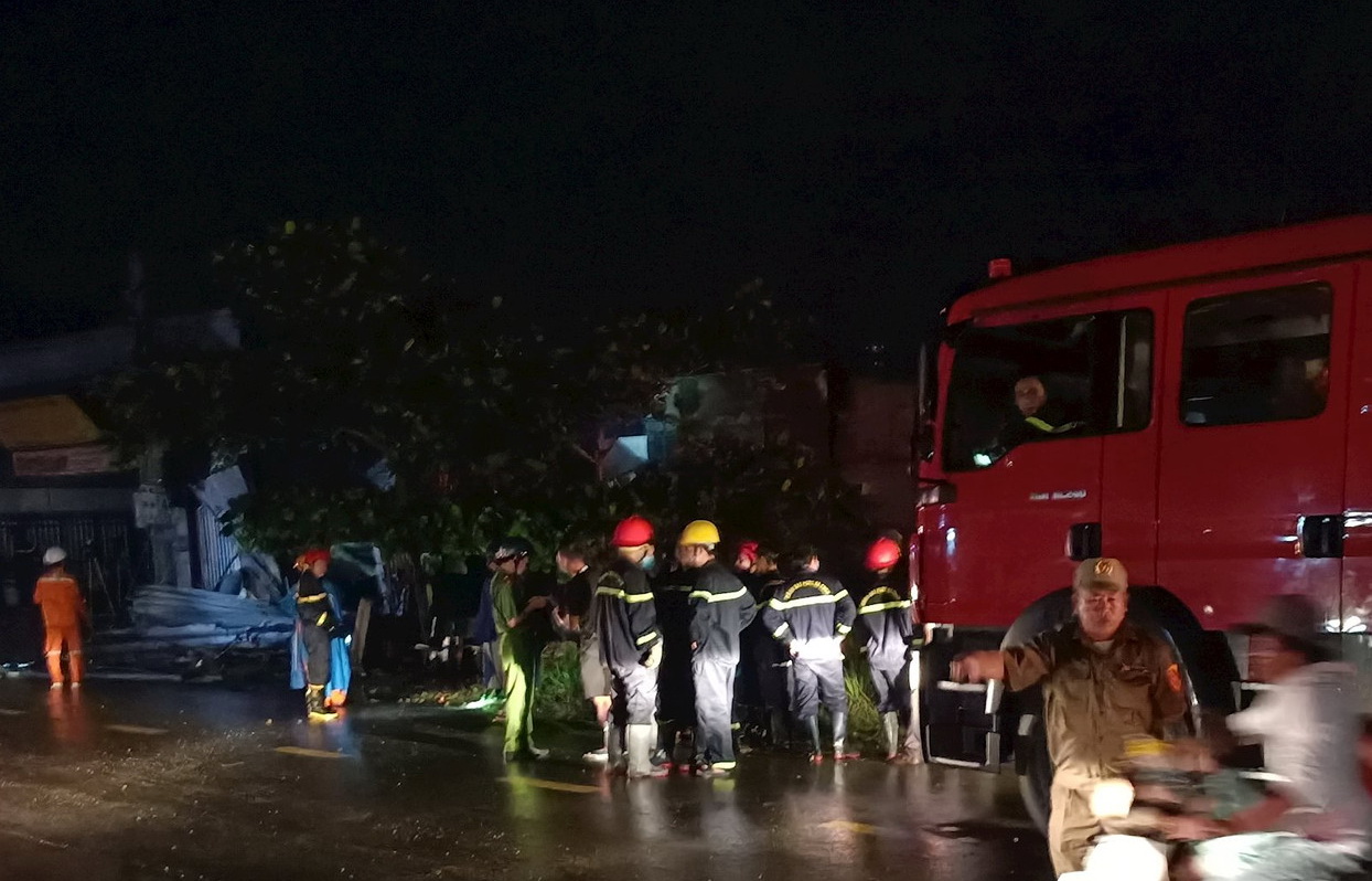 Cháy tiệm sửa xe ở TP. Phan Thiết, 1 người tử vong, 3 người đang nhập viện cấp cứu  - Ảnh 2.