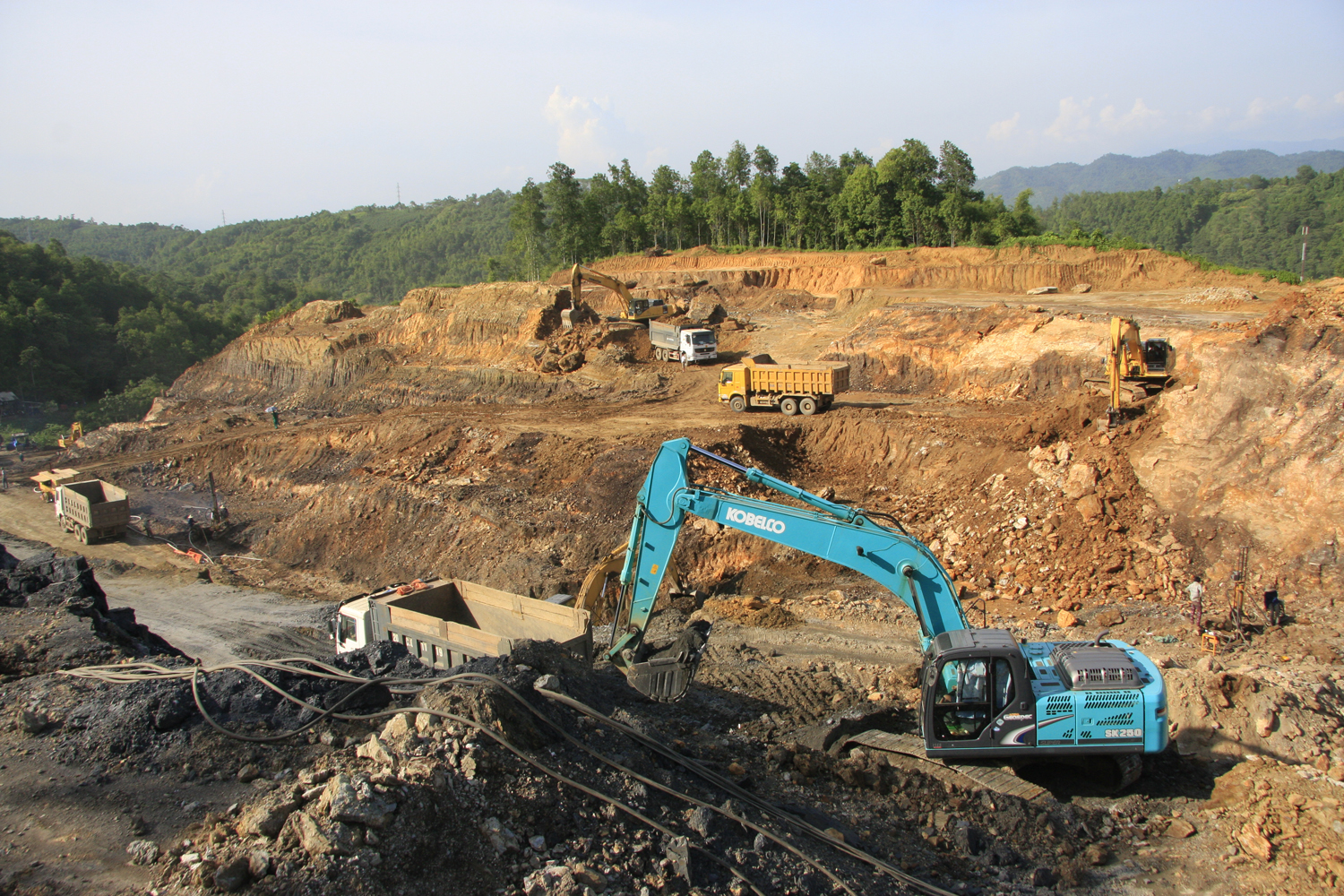 Lào Cai: Bắt tạm giam Chủ tịch UBND huyện Mường Khương, tỉnh Lào Cai Lê Ngọc Dương  - Ảnh 1.