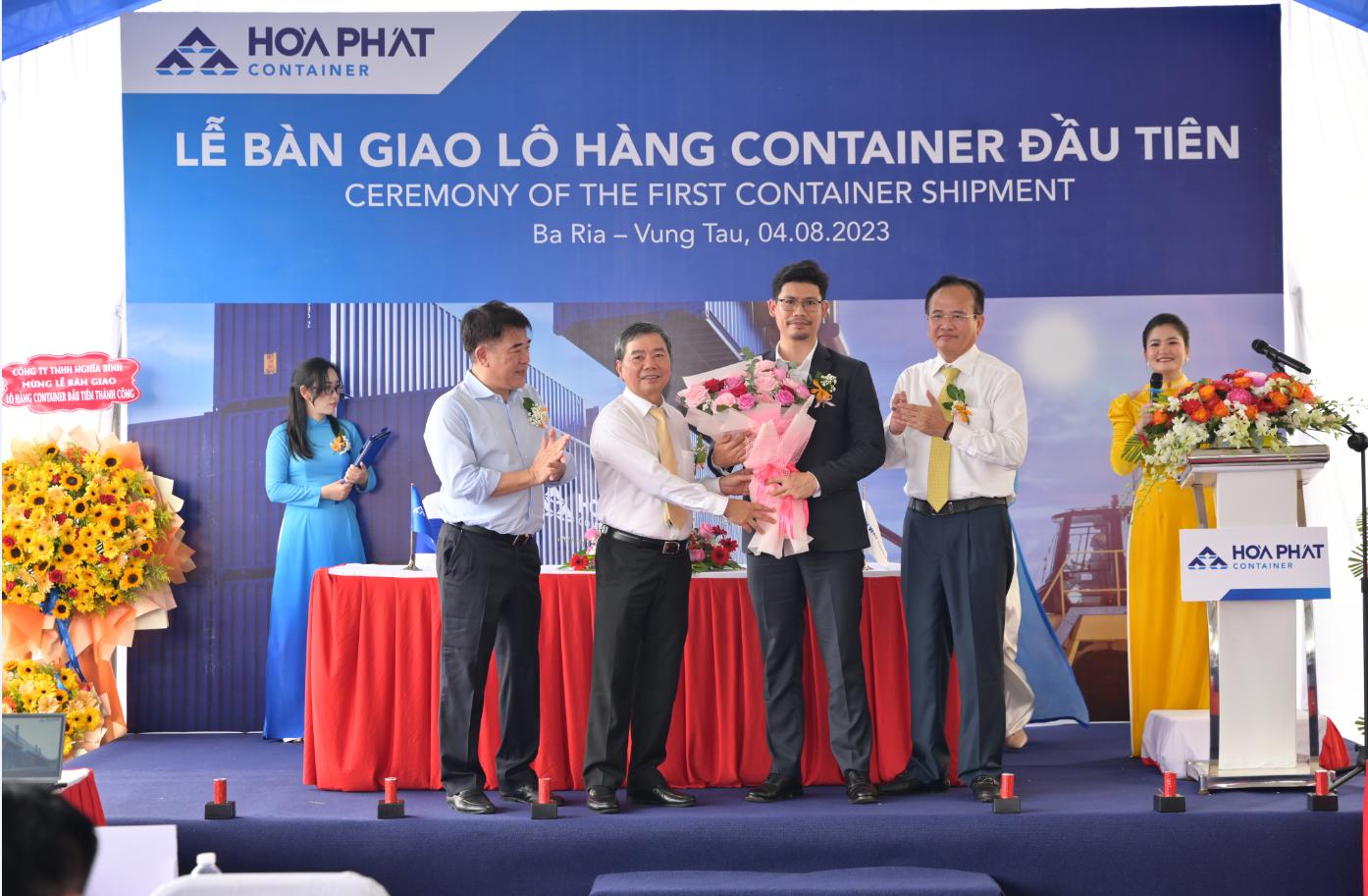 Hòa Phát chính thức xuất hàng những sản phẩm container đầu tiên - Ảnh 3.