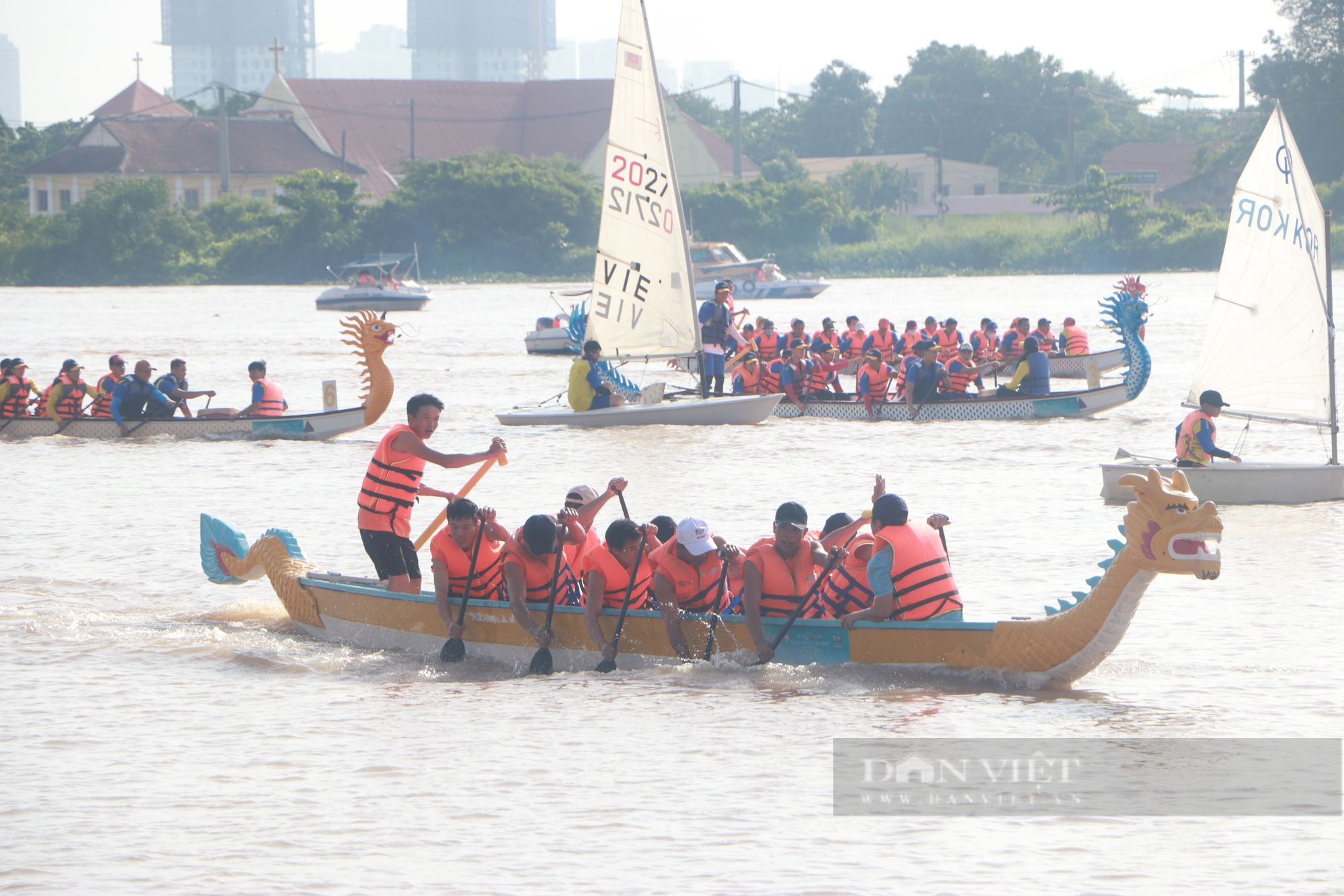 Thuyền buồm, thuyền đua quy tụ về Lễ hội sông nước TP.HCM - Ảnh 4.