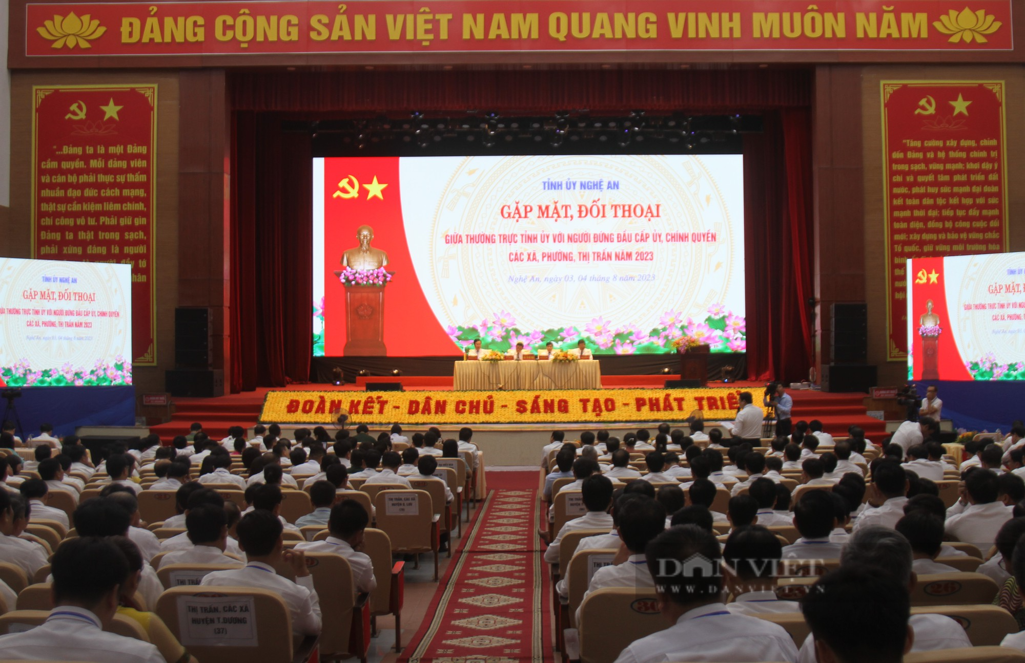 Thường trực Tỉnh ủy Nghệ An giải đáp nhiều vấn đề nóng hỗ trợ diêm dân, ngư dân - Ảnh 1.