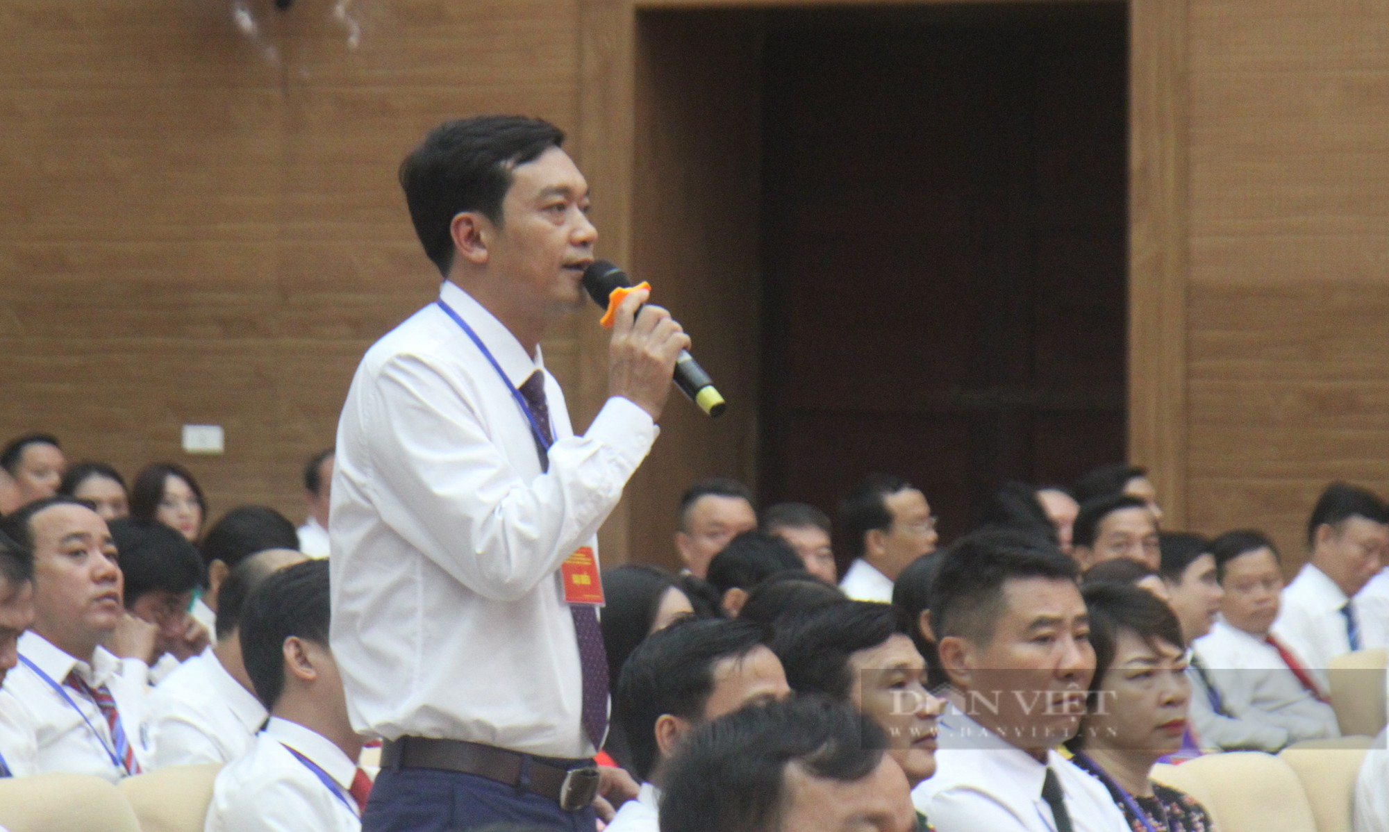 Thường trực Tỉnh ủy Nghệ An giải đáp nhiều vấn đề nóng hỗ trợ diêm dân, ngư dân - Ảnh 3.