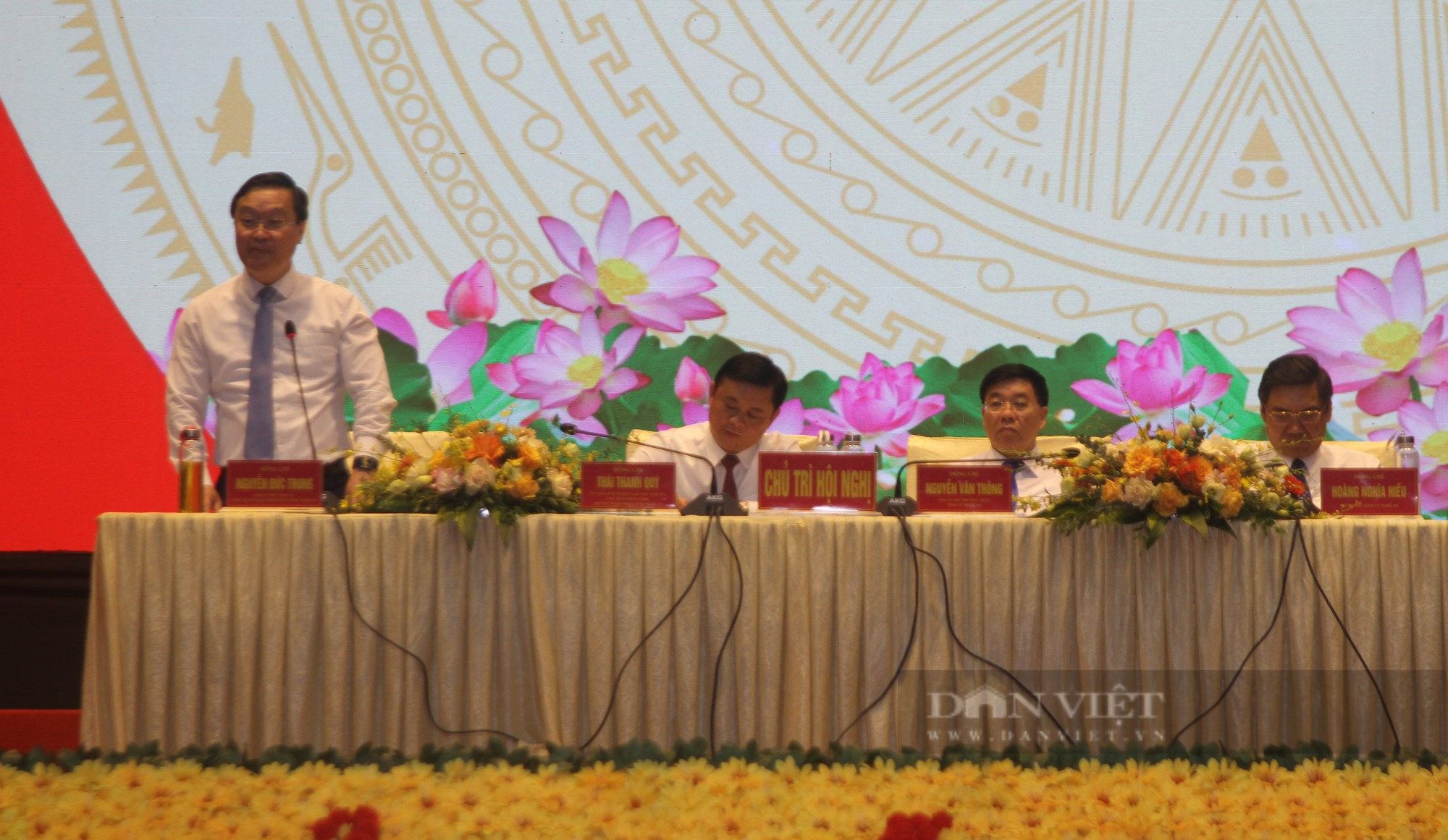 Thường trực Tỉnh ủy Nghệ An giải đáp nhiều vấn đề nóng hỗ trợ diêm dân, ngư dân - Ảnh 5.