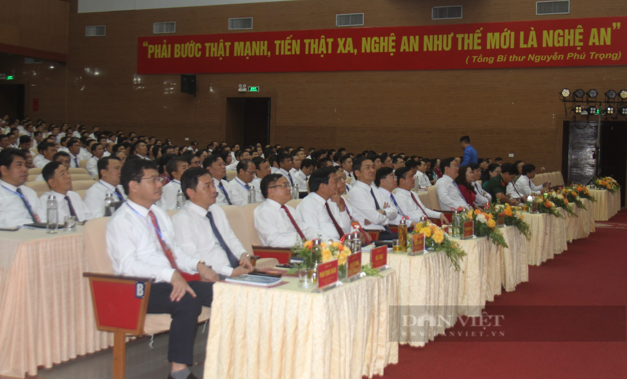 Thường trực Tỉnh ủy Nghệ An giải đáp nhiều vấn đề nóng hỗ trợ diêm dân, ngư dân - Ảnh 6.