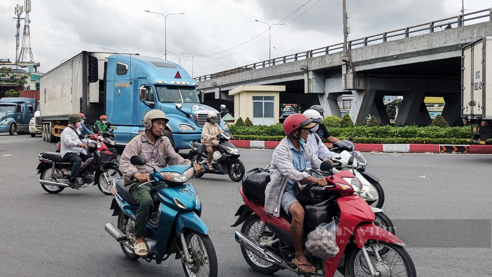 Nhìn lại nút giao tại cửa ngõ TP.HCM vừa được xóa tên khỏi danh sách &quot;điểm đen&quot; giao thông - Ảnh 6.