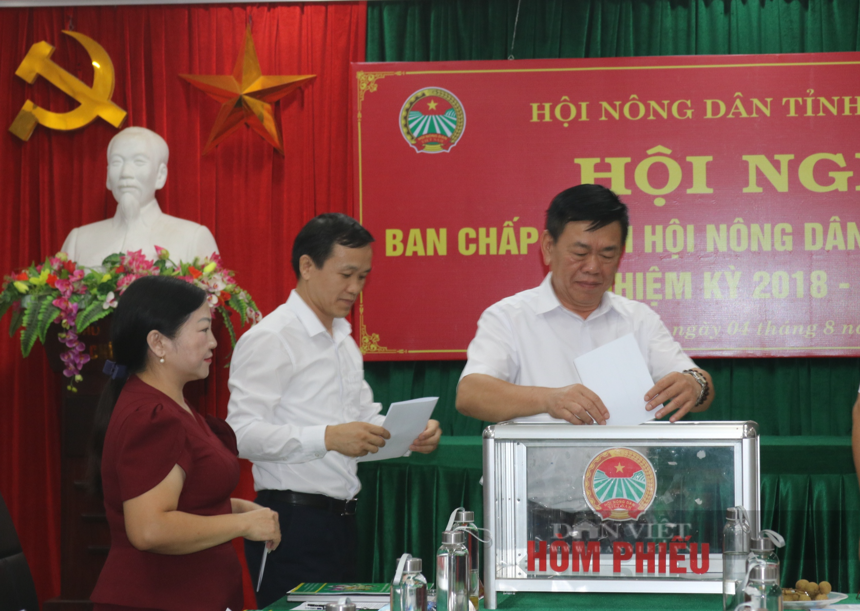 Chánh Văn phòng UBND tỉnh Sơn La được bầu giữ chức Chủ tịch Hội Nông dân tỉnh  - Ảnh 3.