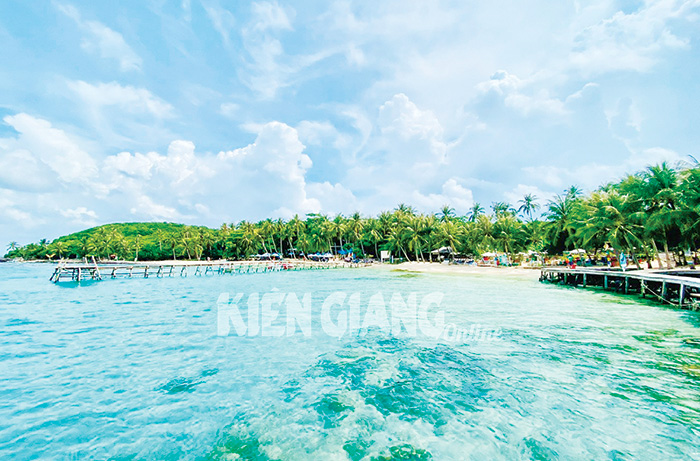 Những hòn đảo ở Kiên Giang, cách Phú Quốc gần thôi, hoang sơ thế này, các cây dừa nghiêng đẹp như phim - Ảnh 1.