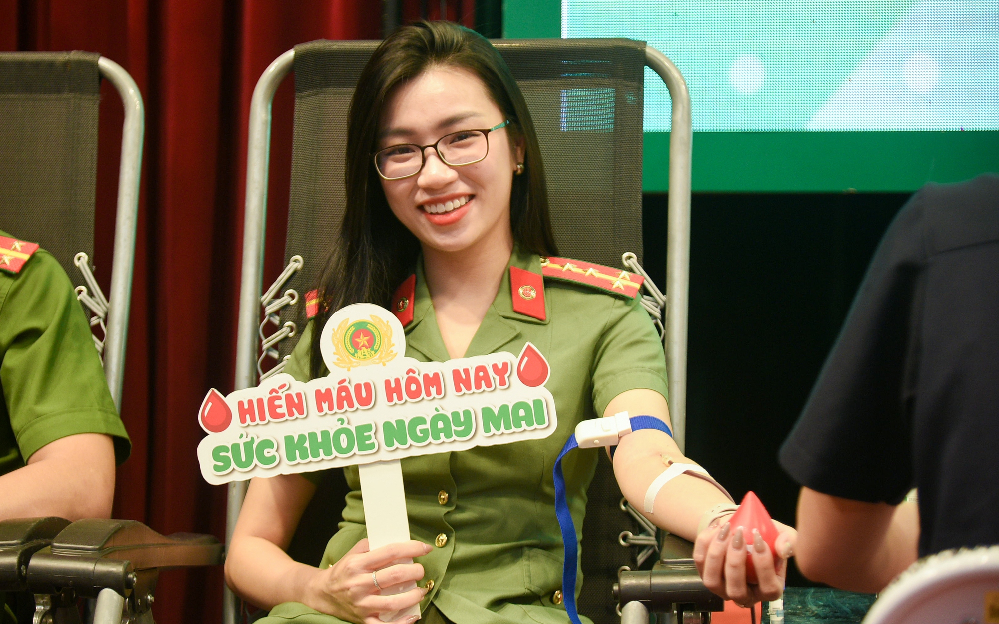 Hơn 600 cán bộ, chiến sĩ Công an Hà Nội tham gia hành trình "Giọt máu nghĩa tình 2023"
