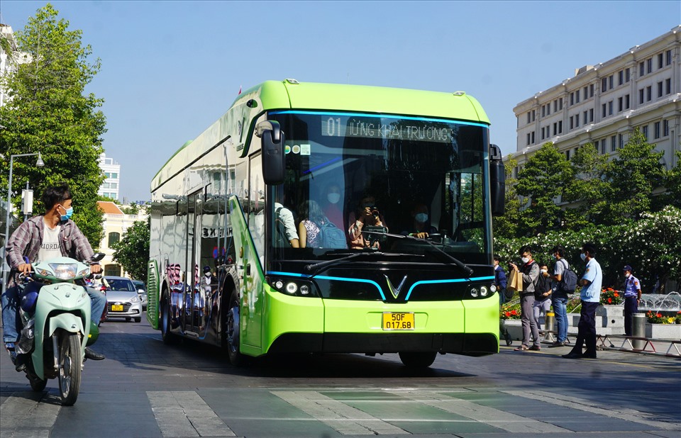 Xe buýt điện bị lỗ, Sở GTVT TP.HCM đề xuất tăng tiền trợ giá - Ảnh 1.