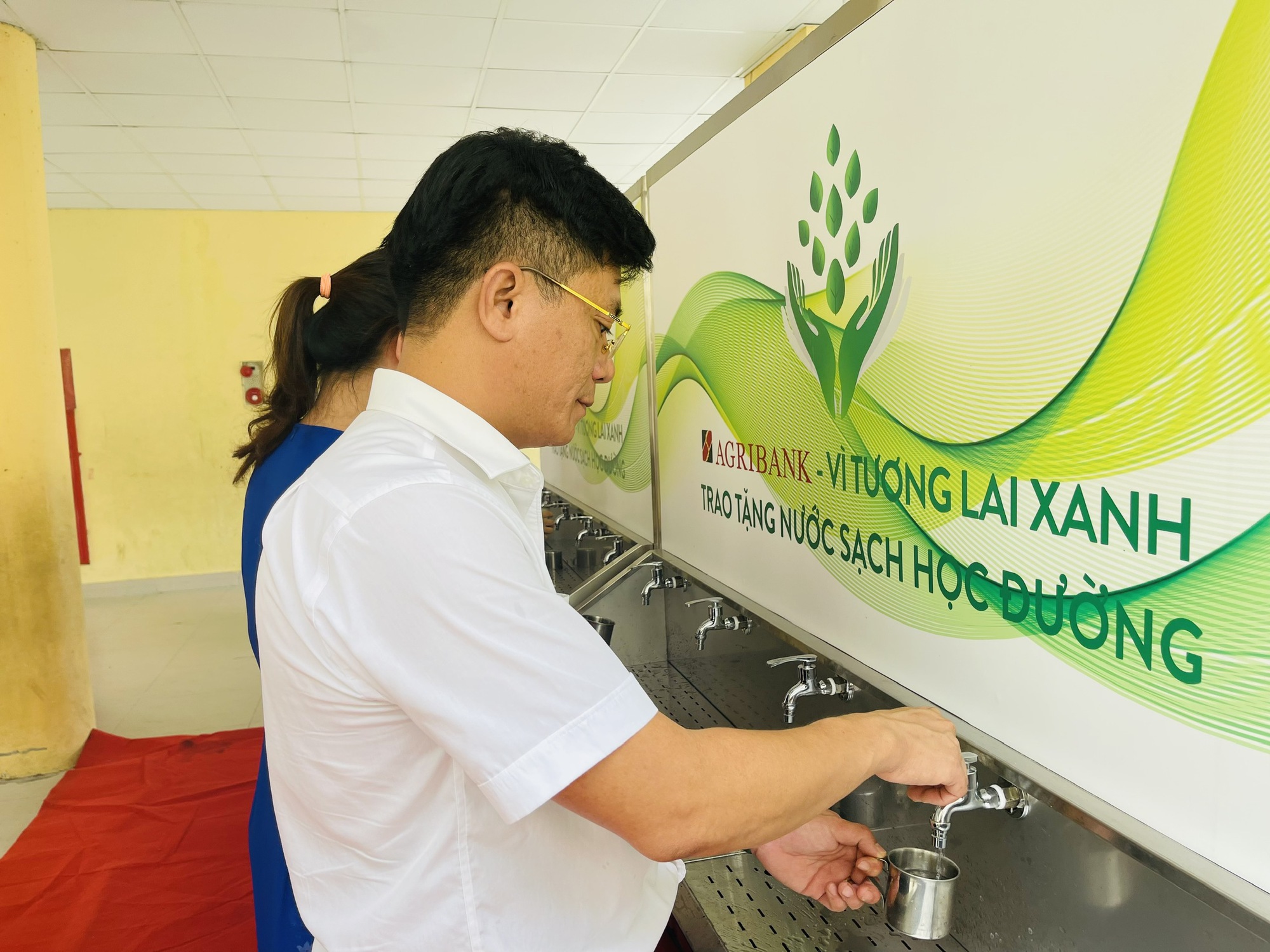 Agribank bàn giao hệ thống lọc nước và trồng cây xanh cho 2 trường tiểu học tại TP.Đà Nẵng - Ảnh 5.